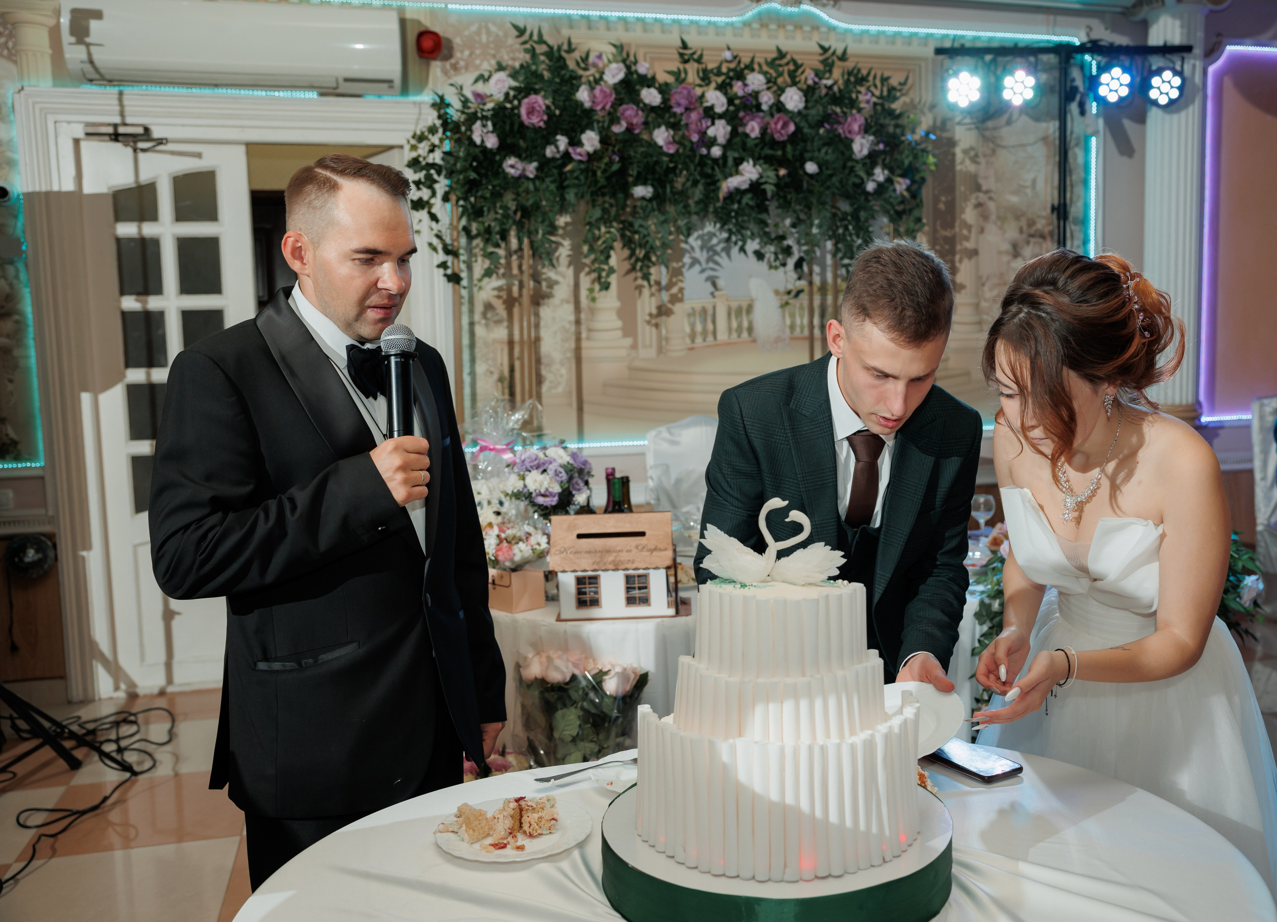 Константин и Дарья, ЗАГС ВДНХ, отель Soluxe, ресторан «Антик». Свадебный и репортажный фотограф (Москва, Королев и другие)