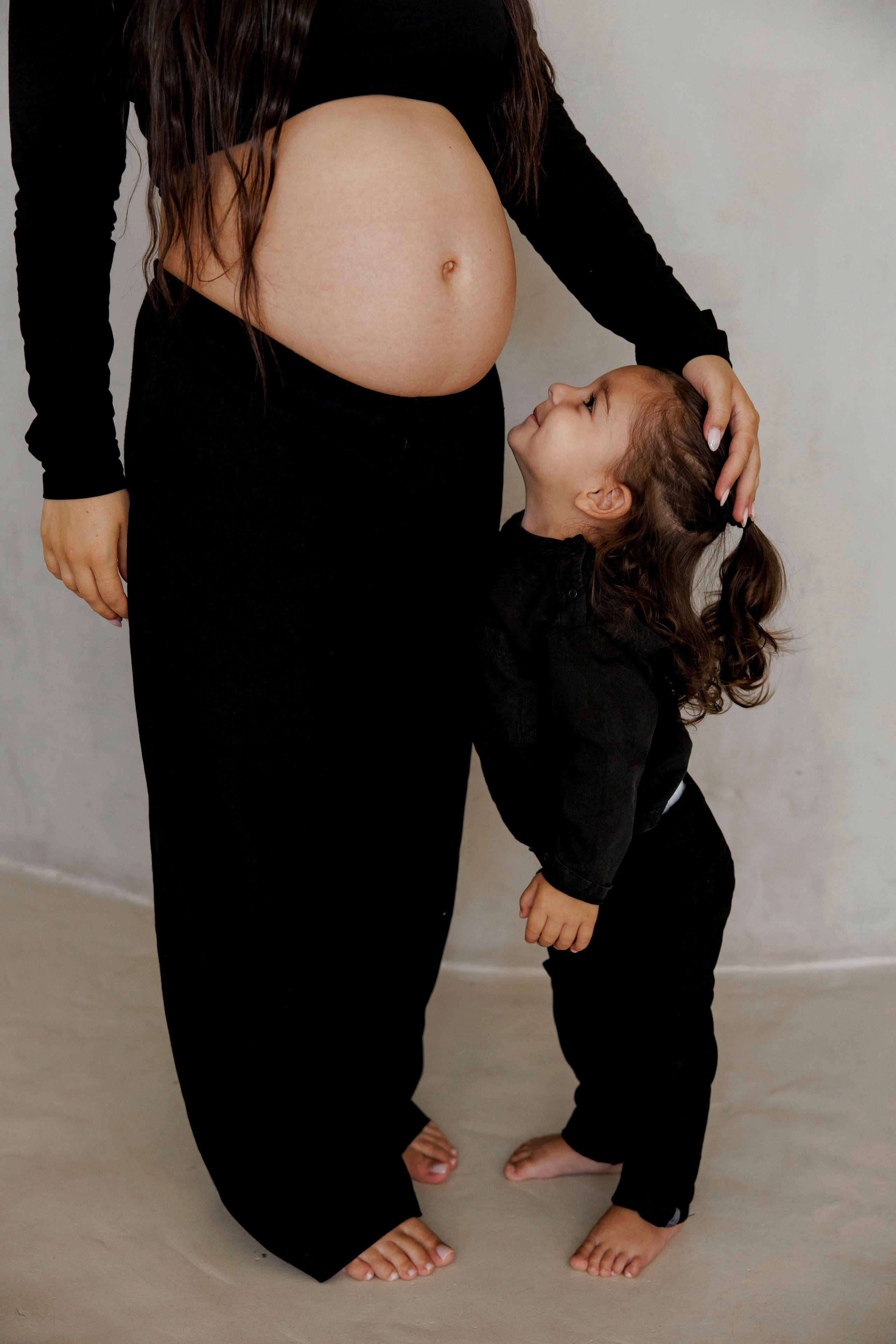 Pregnancy photoshoot inside the Grey Studio. Главная