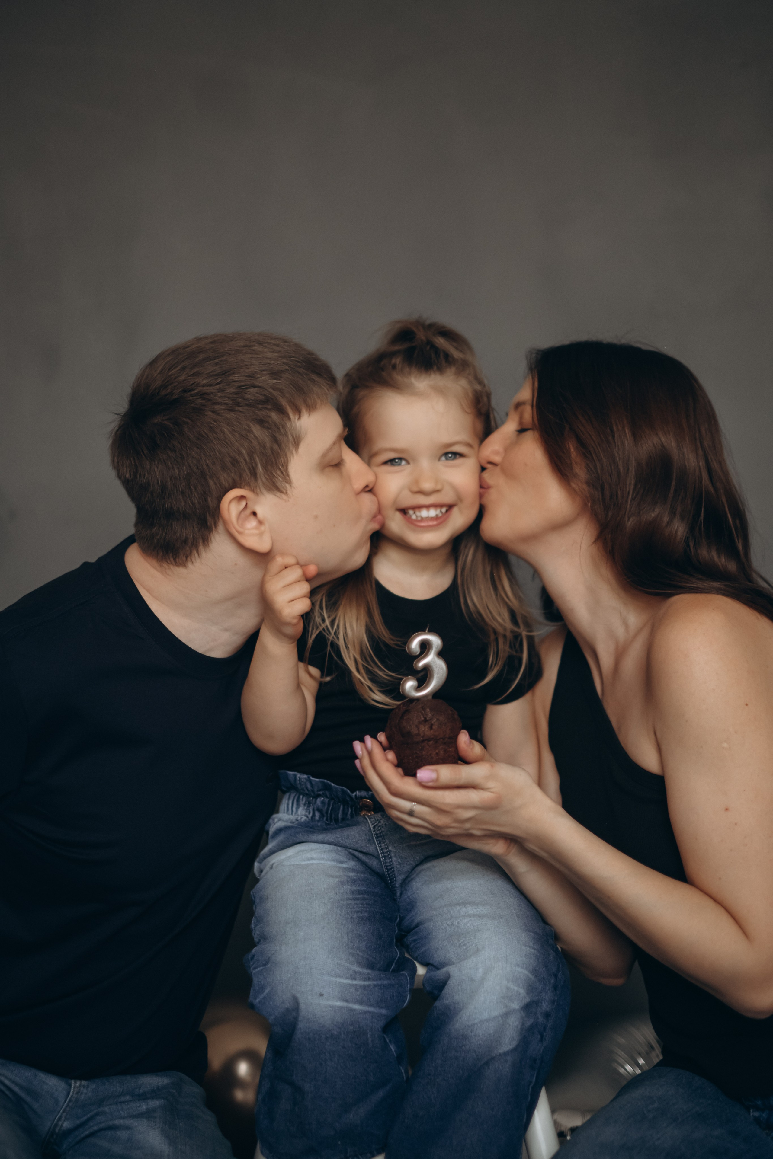 Фотосессия «День рождения» в минималистичной студии. Фотограф Новосибирск Анна Рождественская