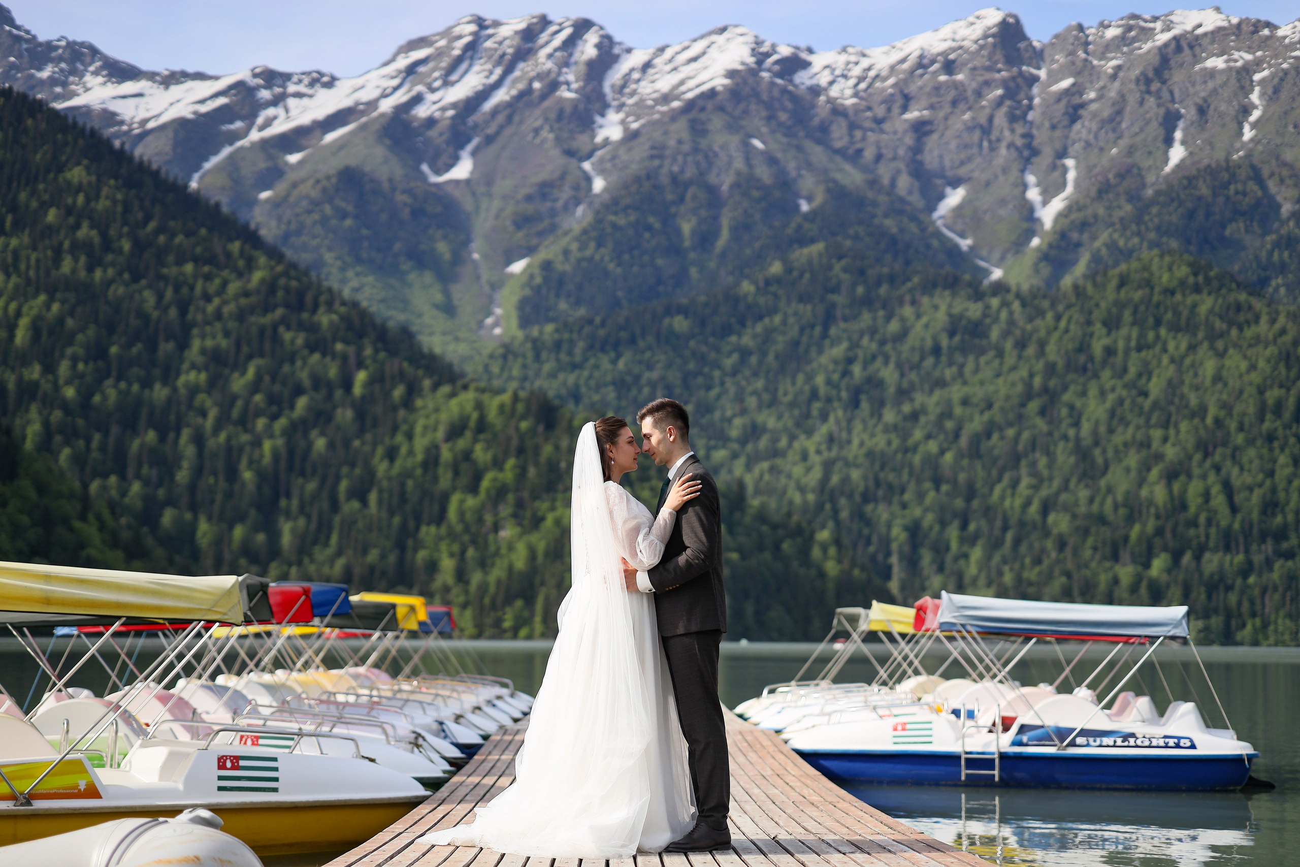 Свадебное Love story на озере Рица. Свадебный и семейный фотограф в Абхазии Жанна Соснина