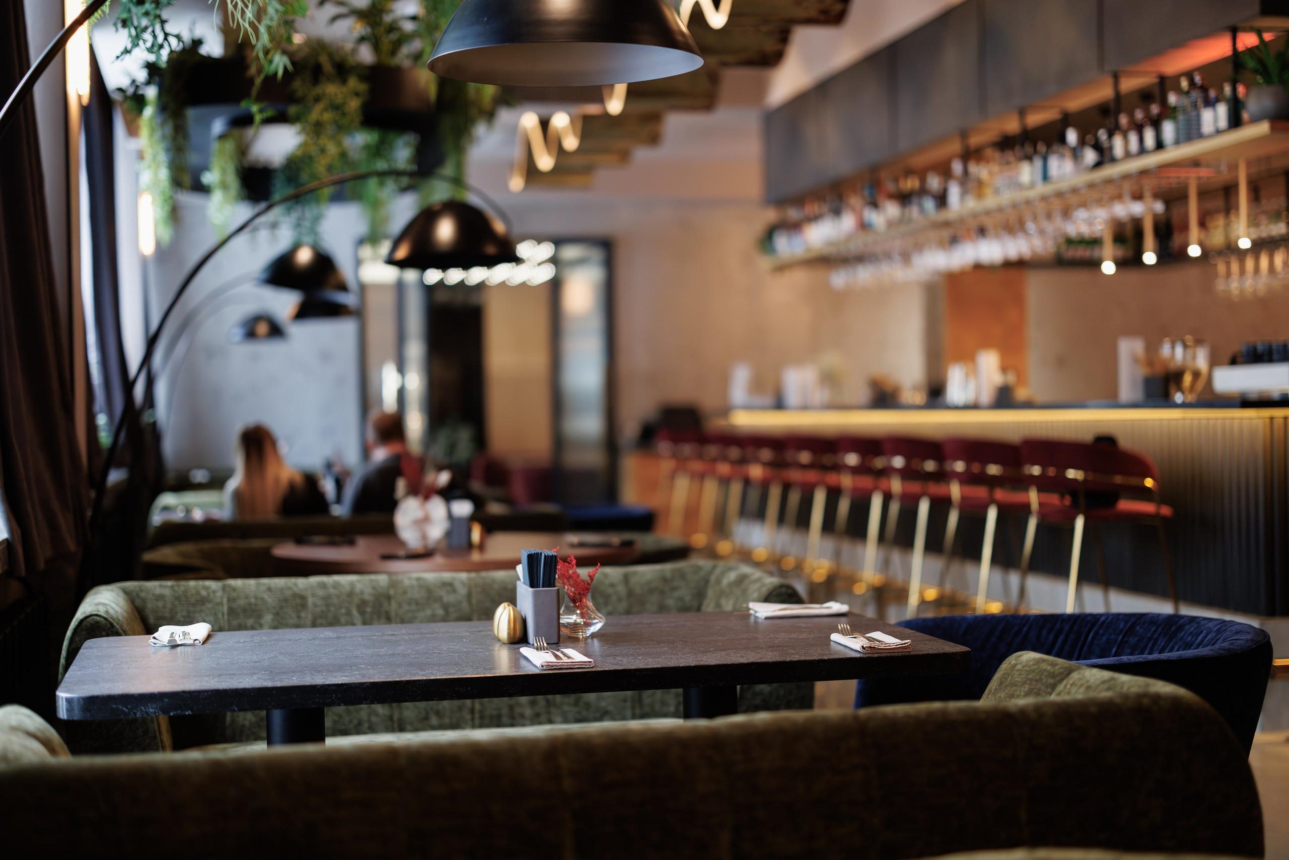 Фотограф для интерьерной съемки ресторана. Контент для бизнеса в Екатеринбурге Полдень Медиа