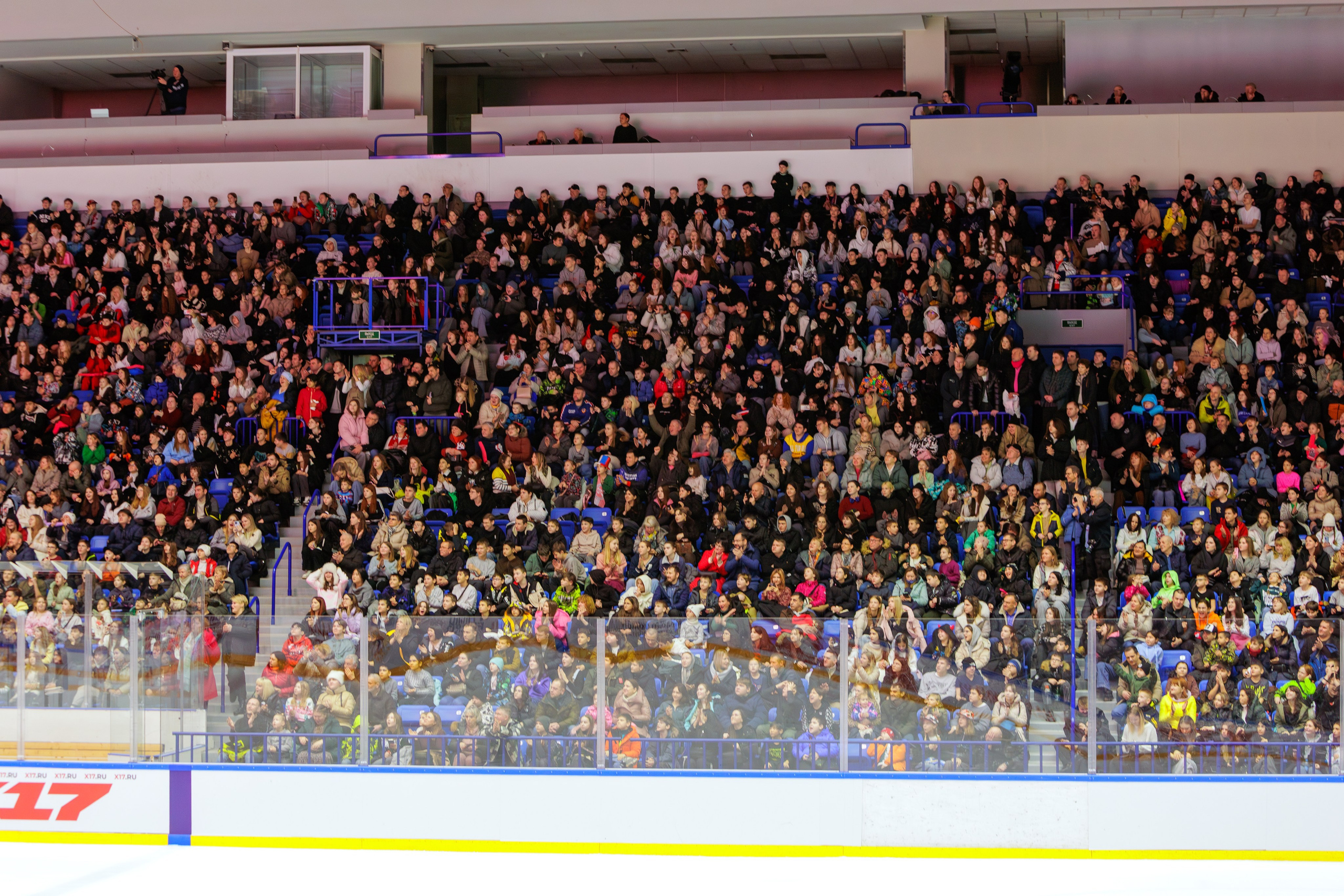 Первый матч Легенд в 2025 году. Выпускные альбомы и школьный фотограф в Подольске, Троицке, Щербинке, Москве и Московской области