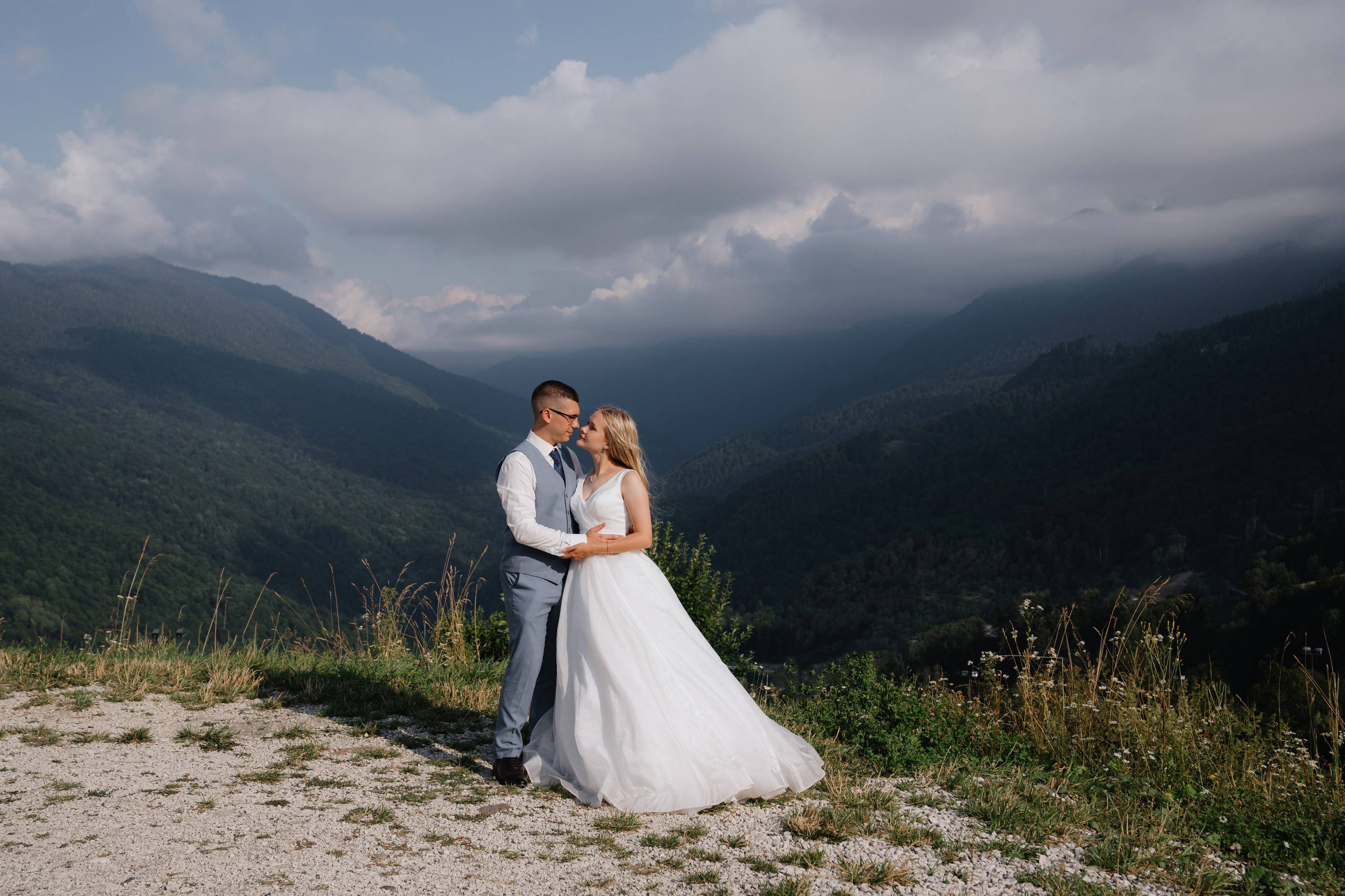 Свадебный фотограф Сочи Адлер Красная поляна фототур на кабриолете. Свадебный фотограф в Сочи и Адлере — Фотосессии на море и в горах | Виктор Рогулев