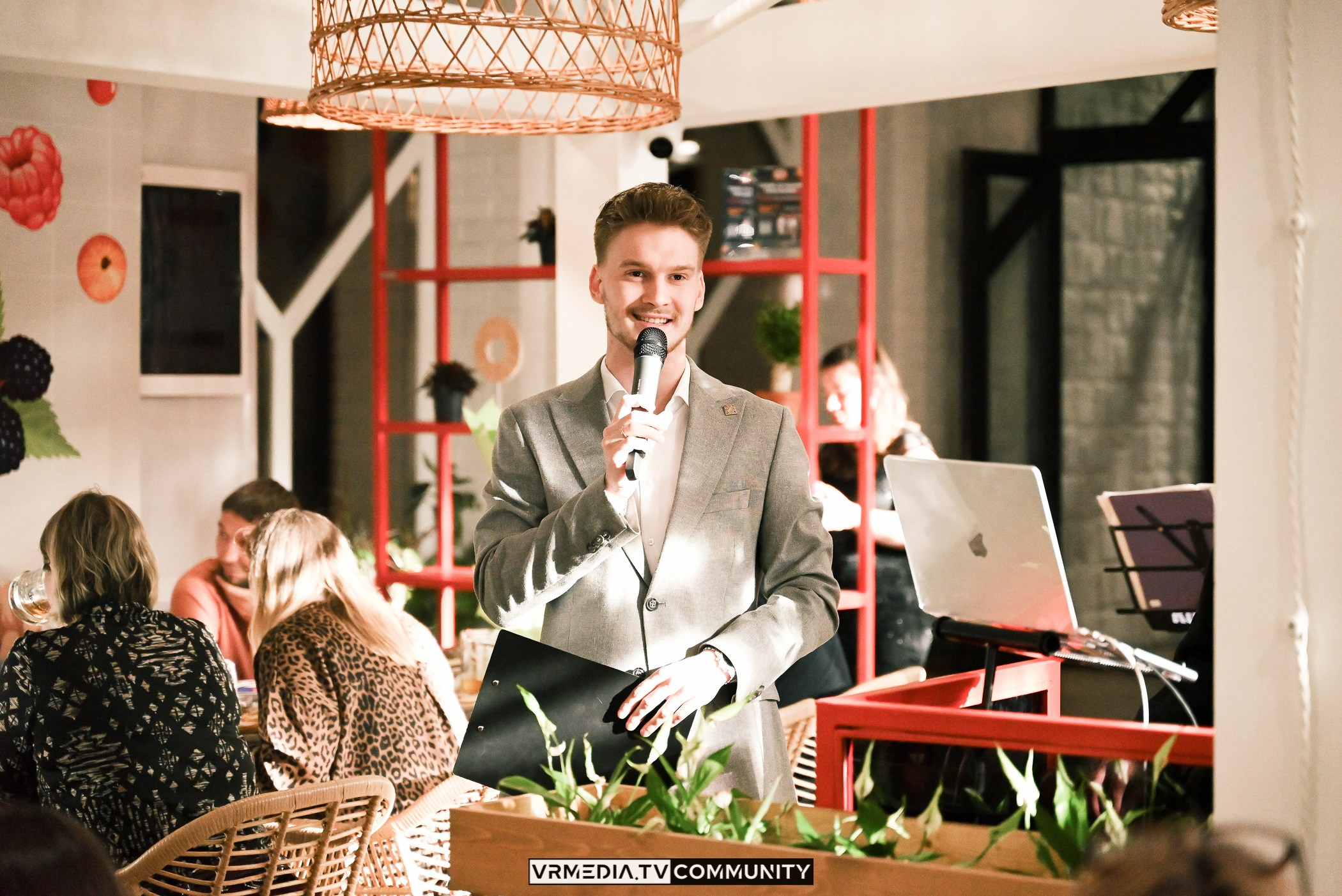 Ресторан «Volna»: Открытия летней веранды «Хочу на дачу»