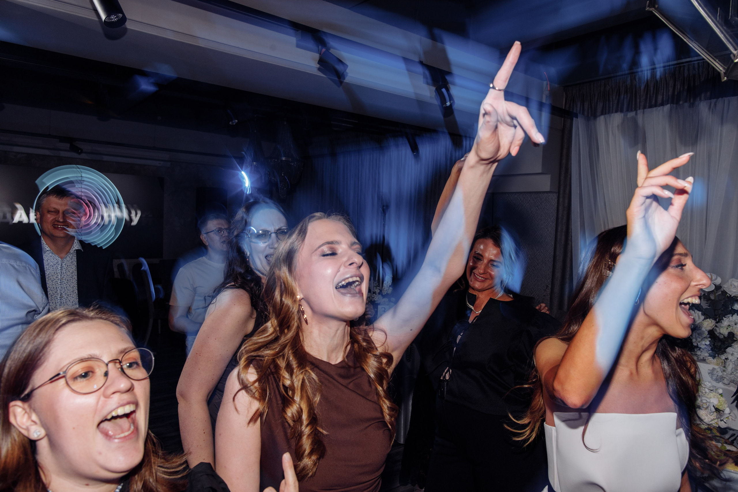 Свадебная фотосессия красивый банкет. Свадебный фотограф в Екатеринбурге Илья Корсаков