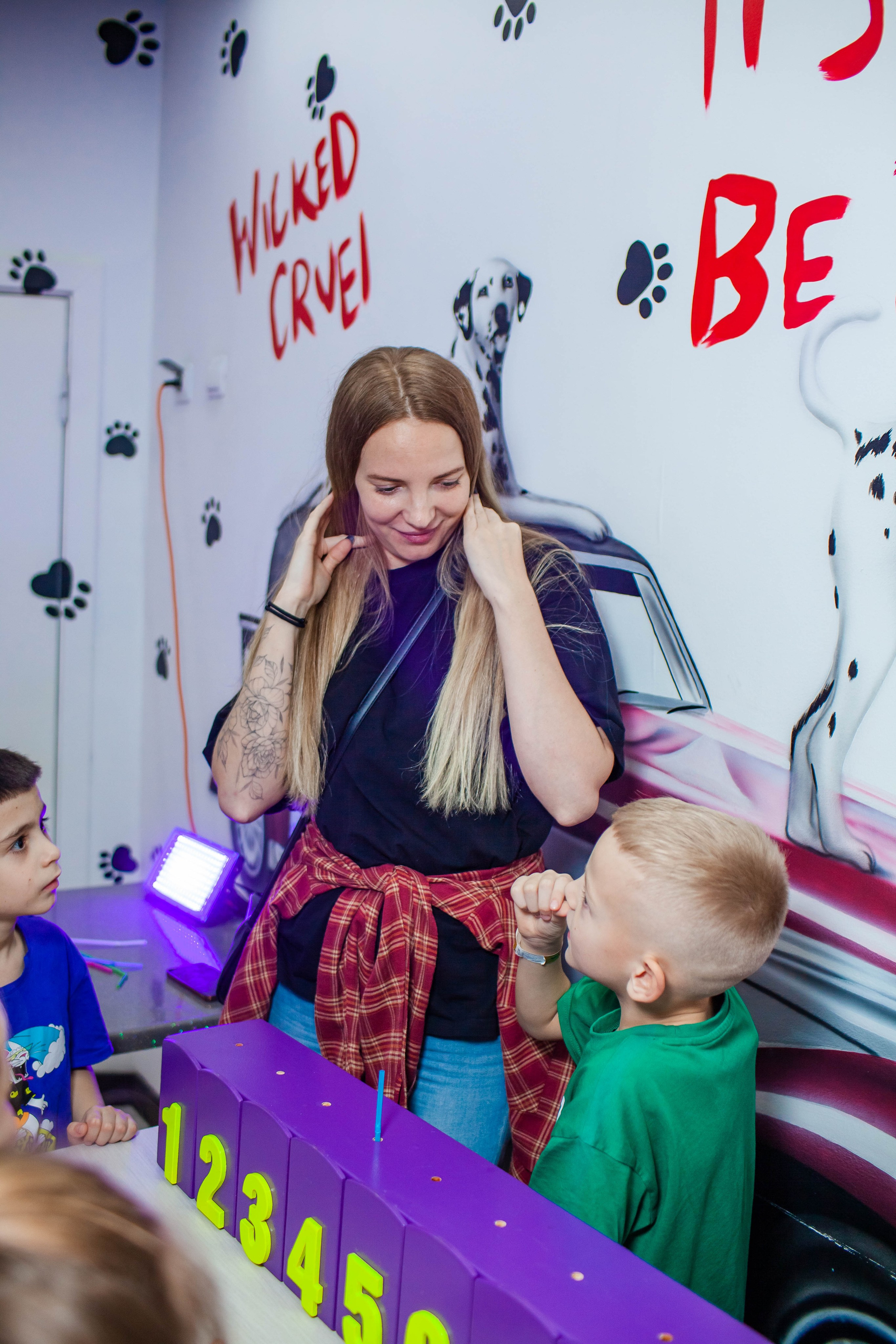 Неон Челендж День рождения Ярослава. Детский и семейный фотограф в Санкт-Петербурге Елизавета Сорокина