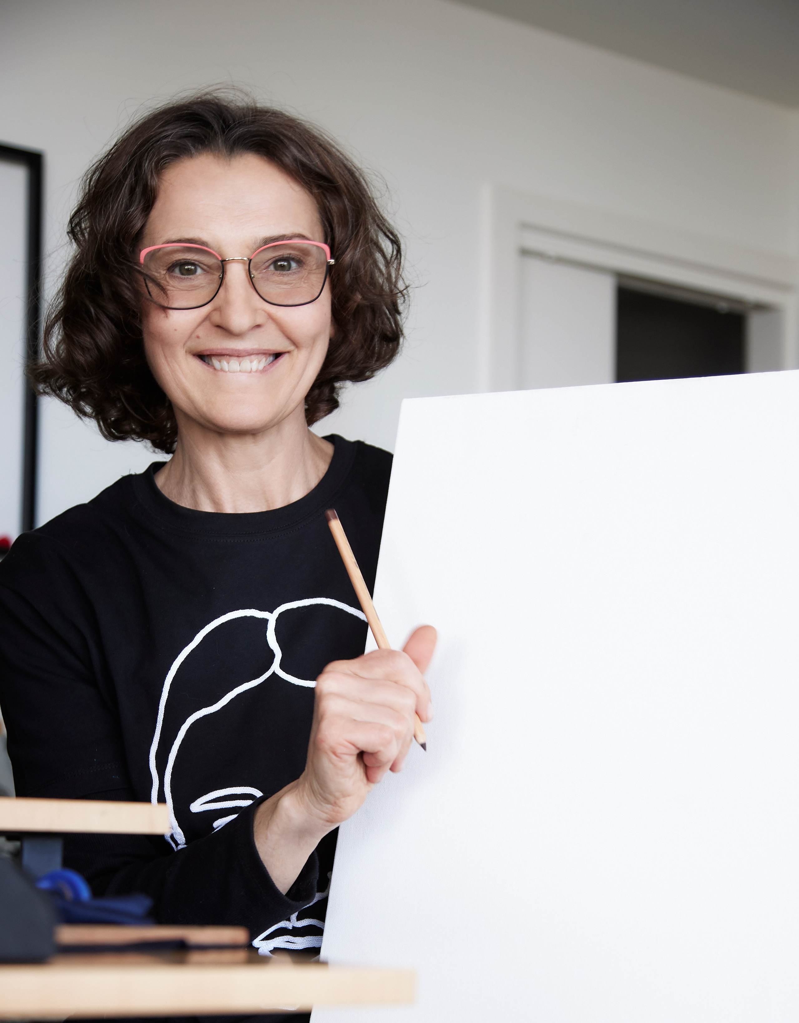 Sasha Morgunovskaya, painter. Maria Poleshchuk, commercial photographer in Sydney