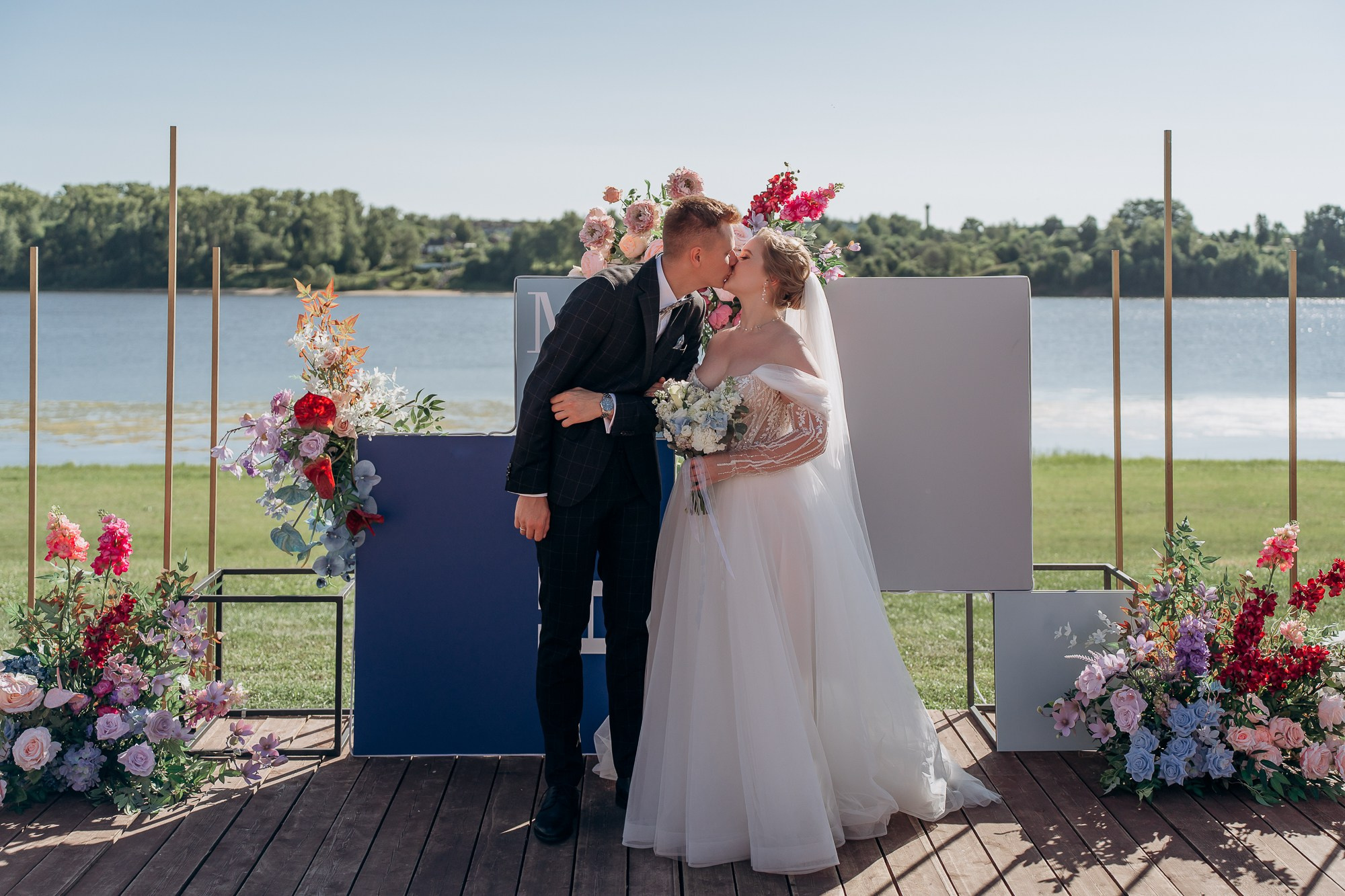 Свадебная фотосессия в глэмпинге. Свадебный и репортажный фотограф в Ярославле Евгений Сальников