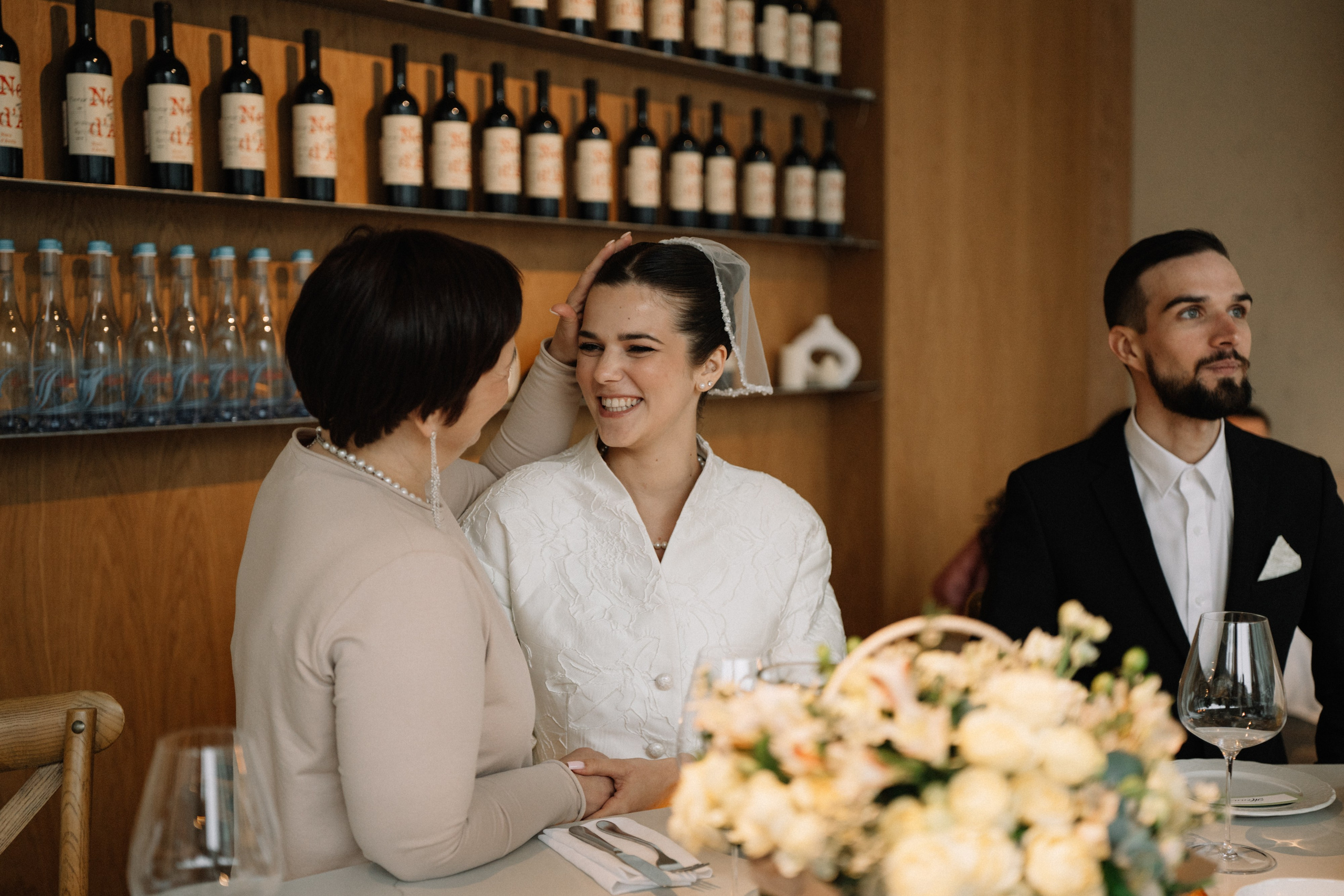 Свадебная фотосессия в Апреле в Петербурге. Свадебный фотограф Александр Невский в Санкт-Петербурге