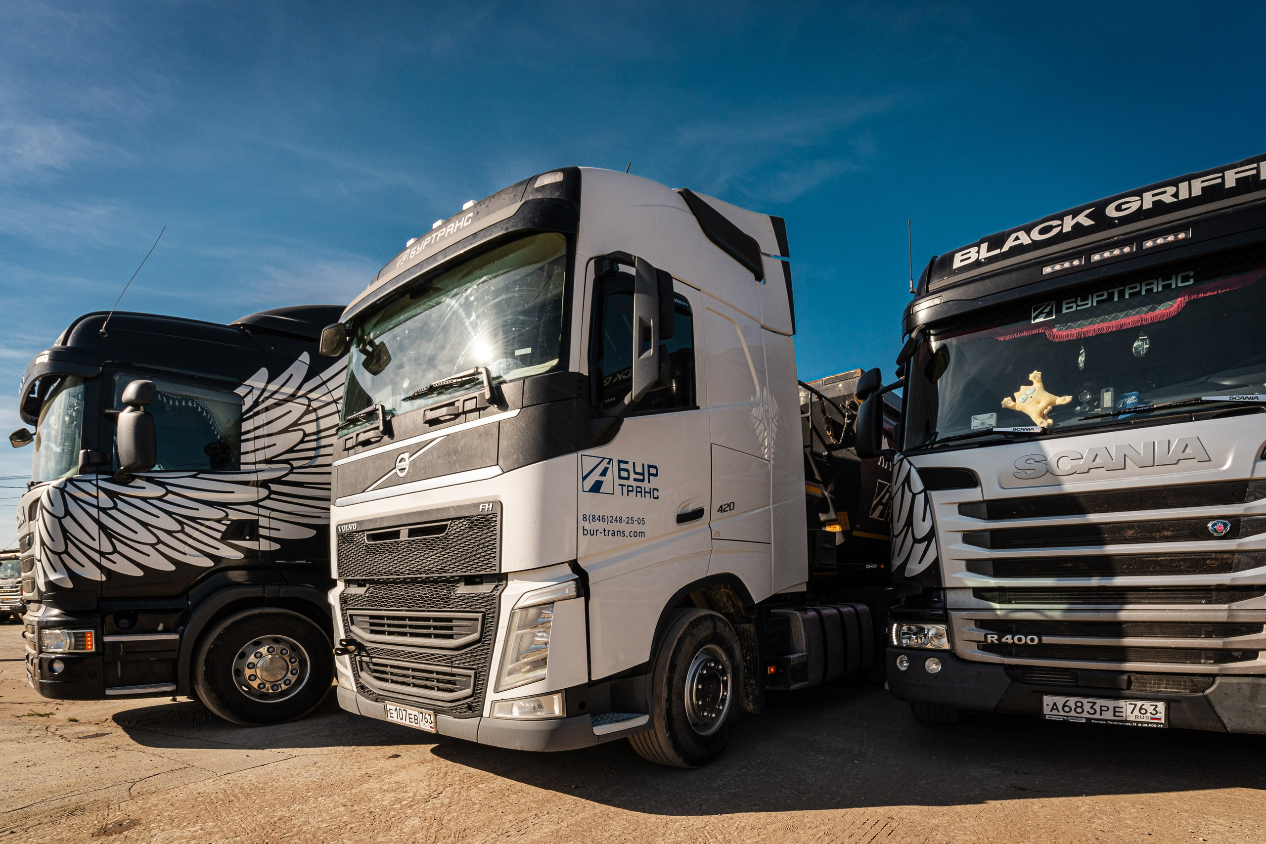 Тягач Volvo и Scania с прицепом для доставки больших объемов