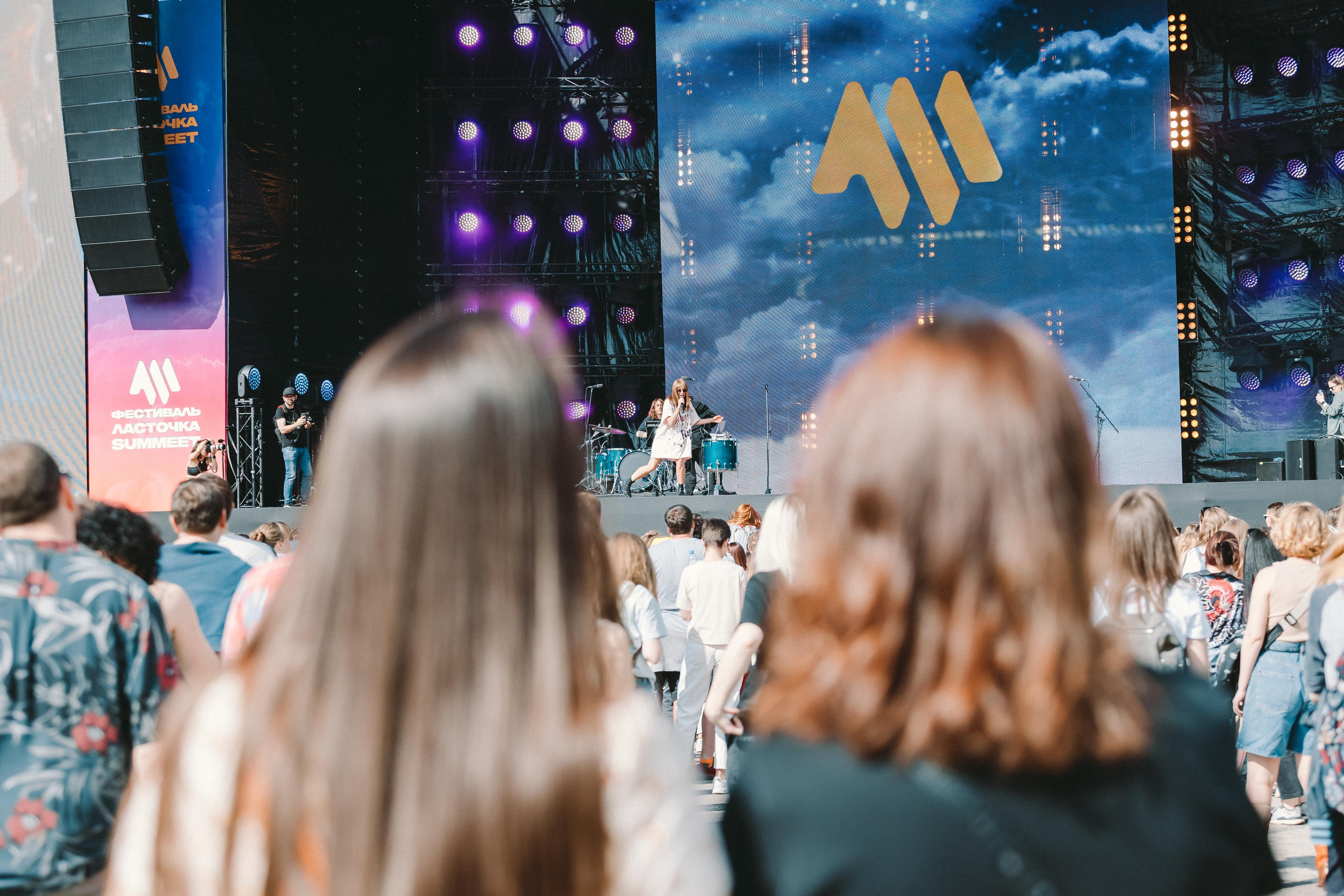 ОБЕ ДВЕ НА ЛАСТОЧКА SUMMEET. Фотограф Сонкина Татьяна