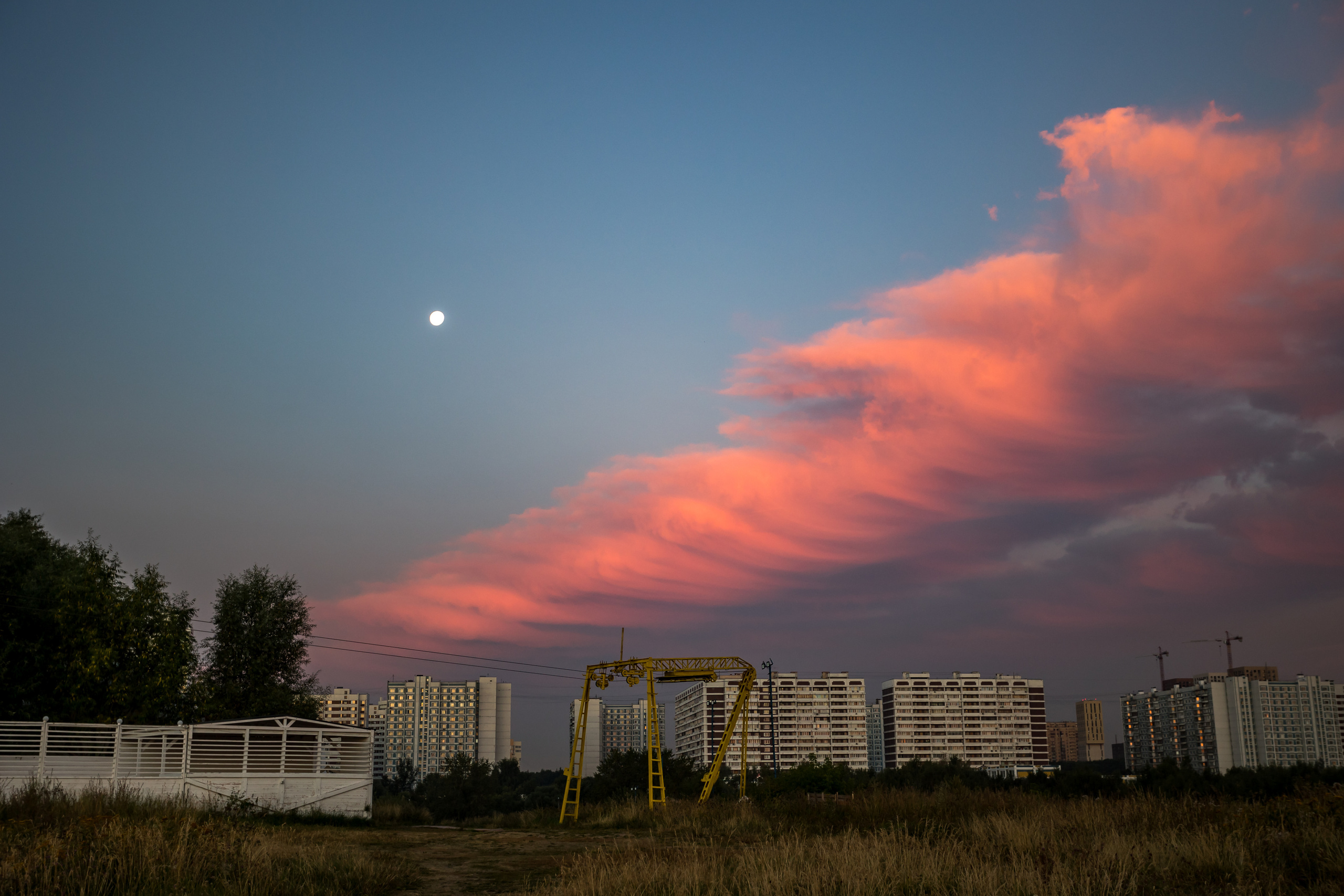 Рассвет на Крылатских холмах