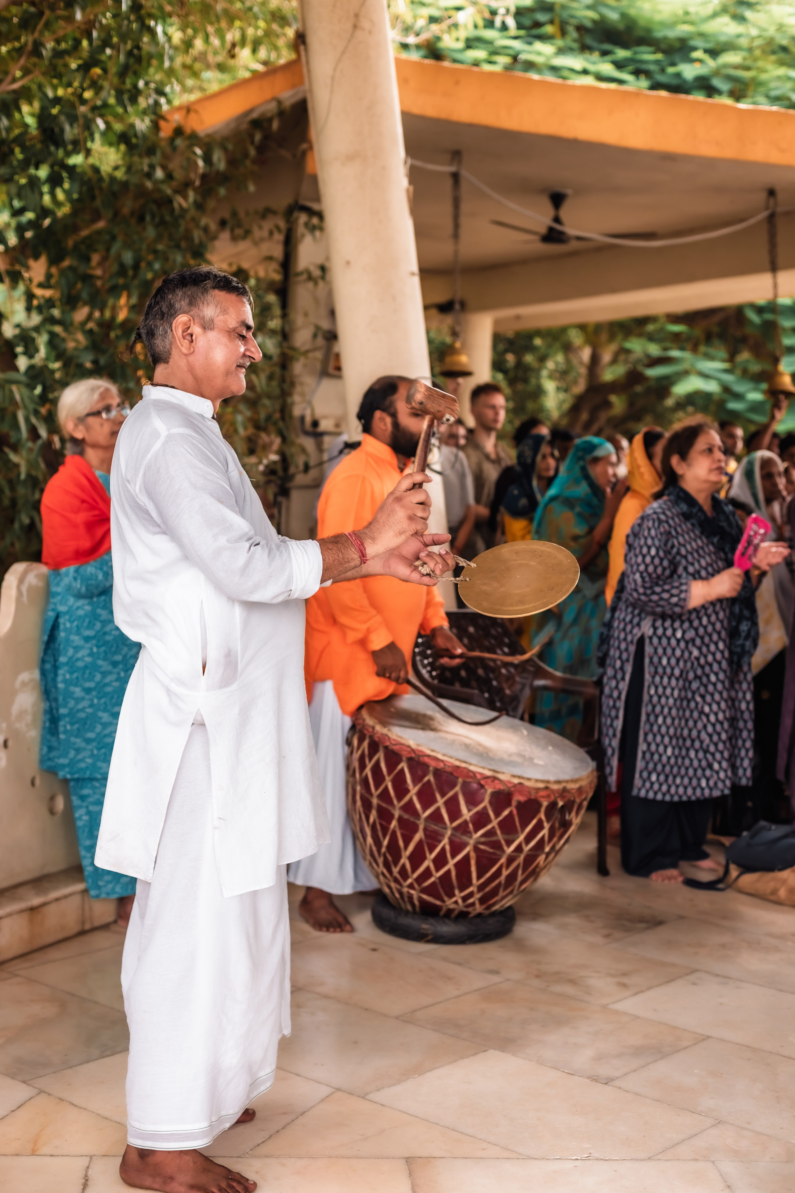 Abhisheka Devraha Baba on Sri Devdas ji maharaj bd. Mariam Bagdasaryan