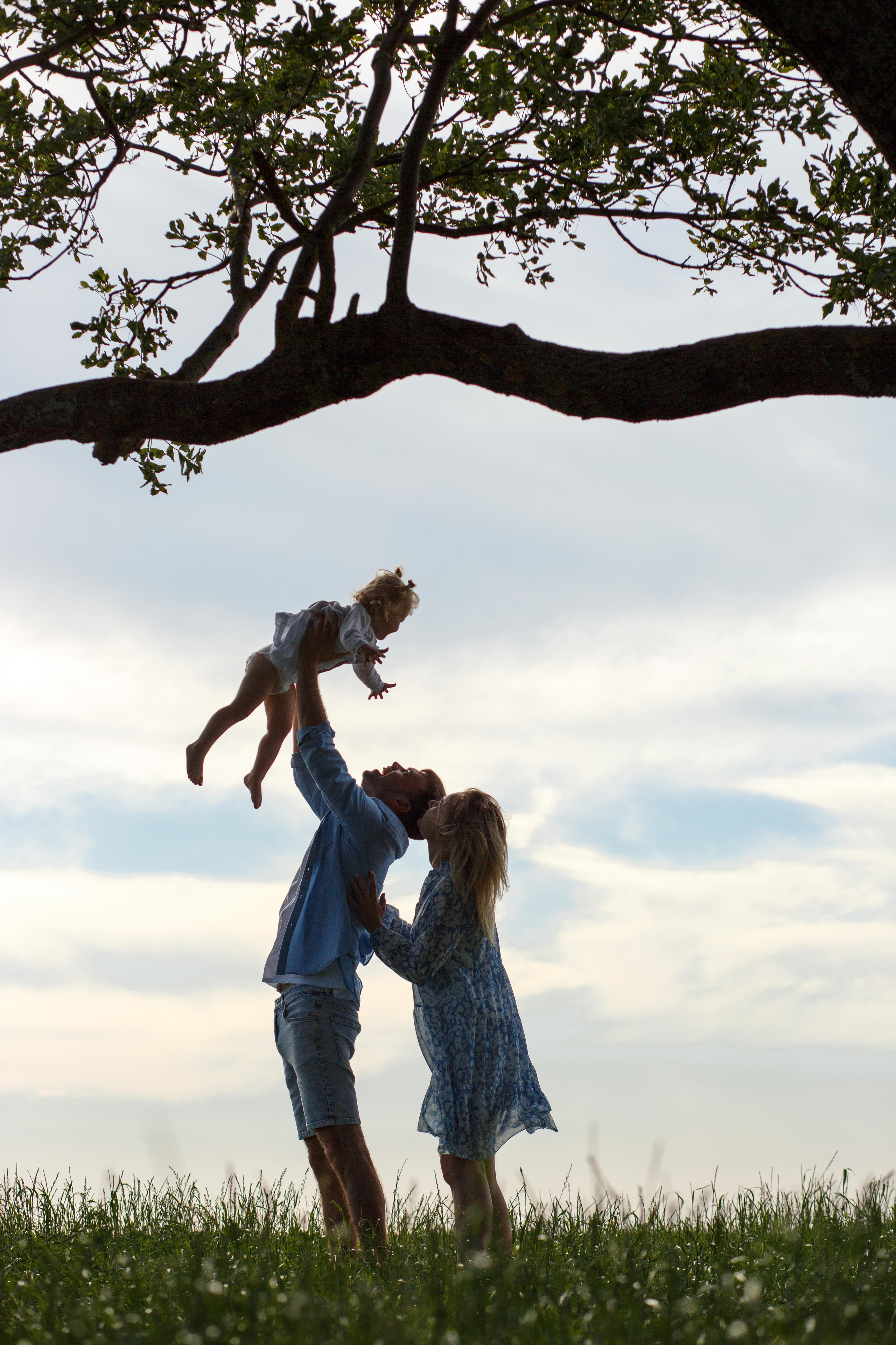 Дмитрий, Юлия и Анастасия. Главная