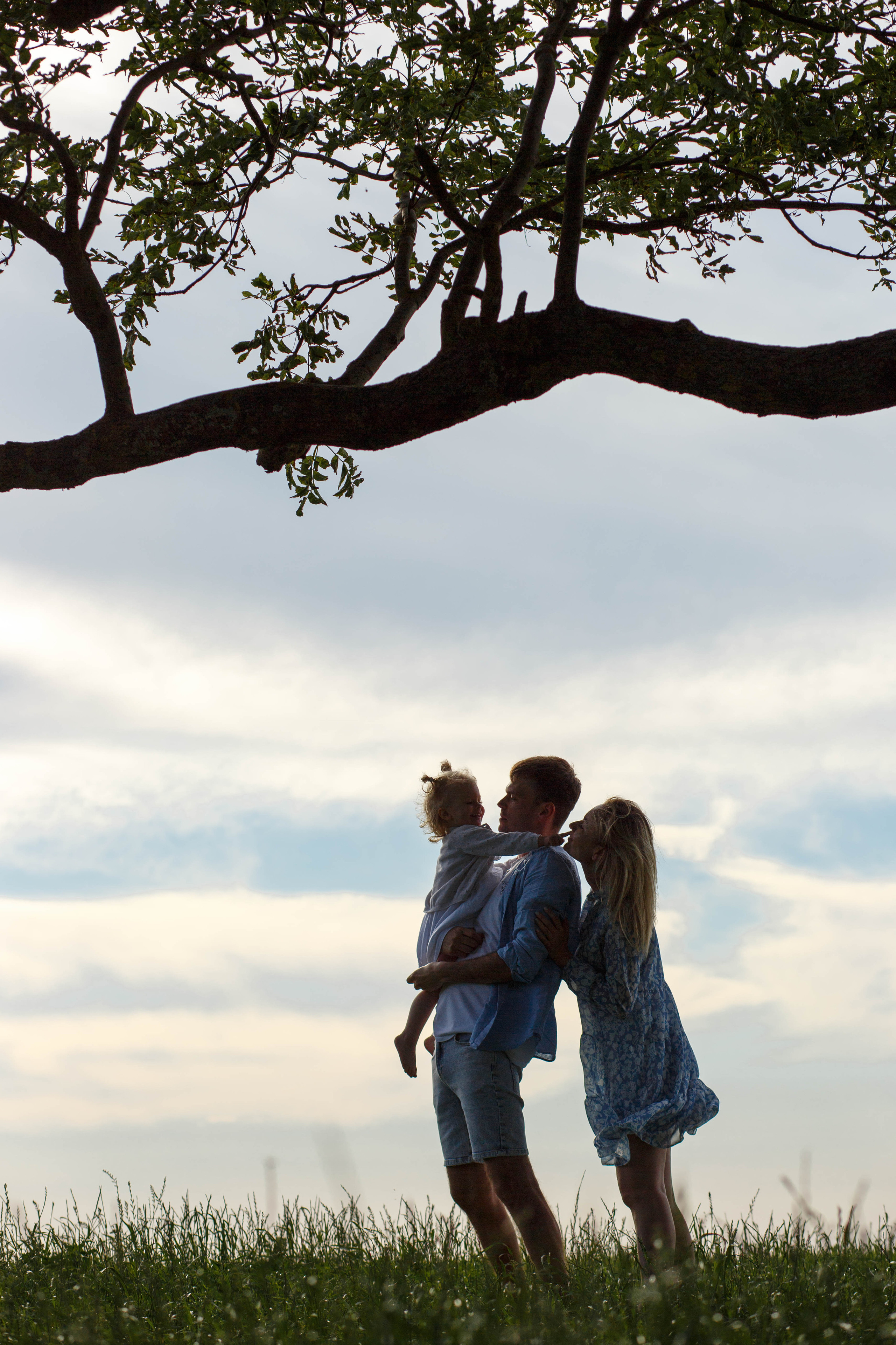 Дмитрий, Юлия и Анастасия. Главная