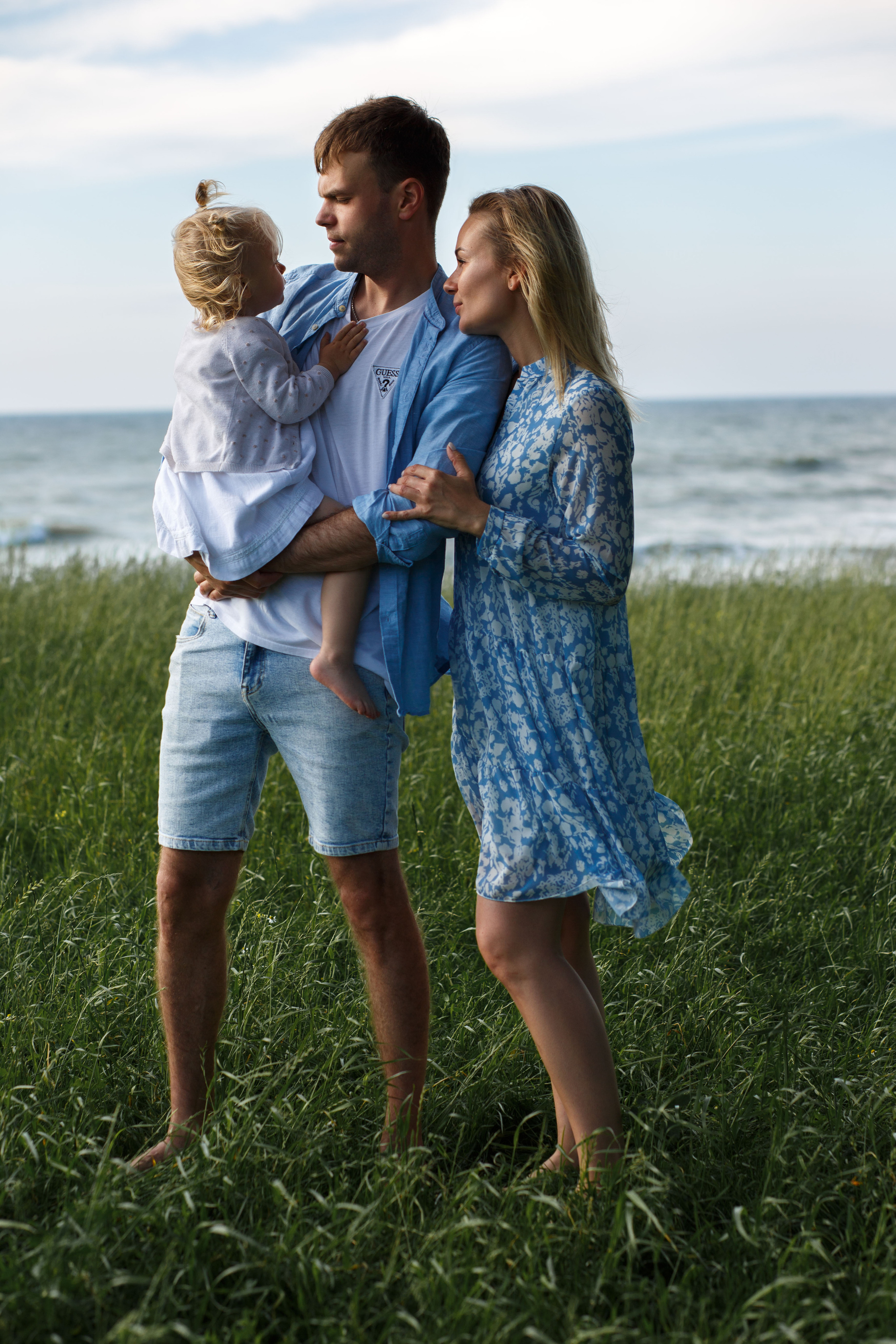 Дмитрий, Юлия и Анастасия. Главная