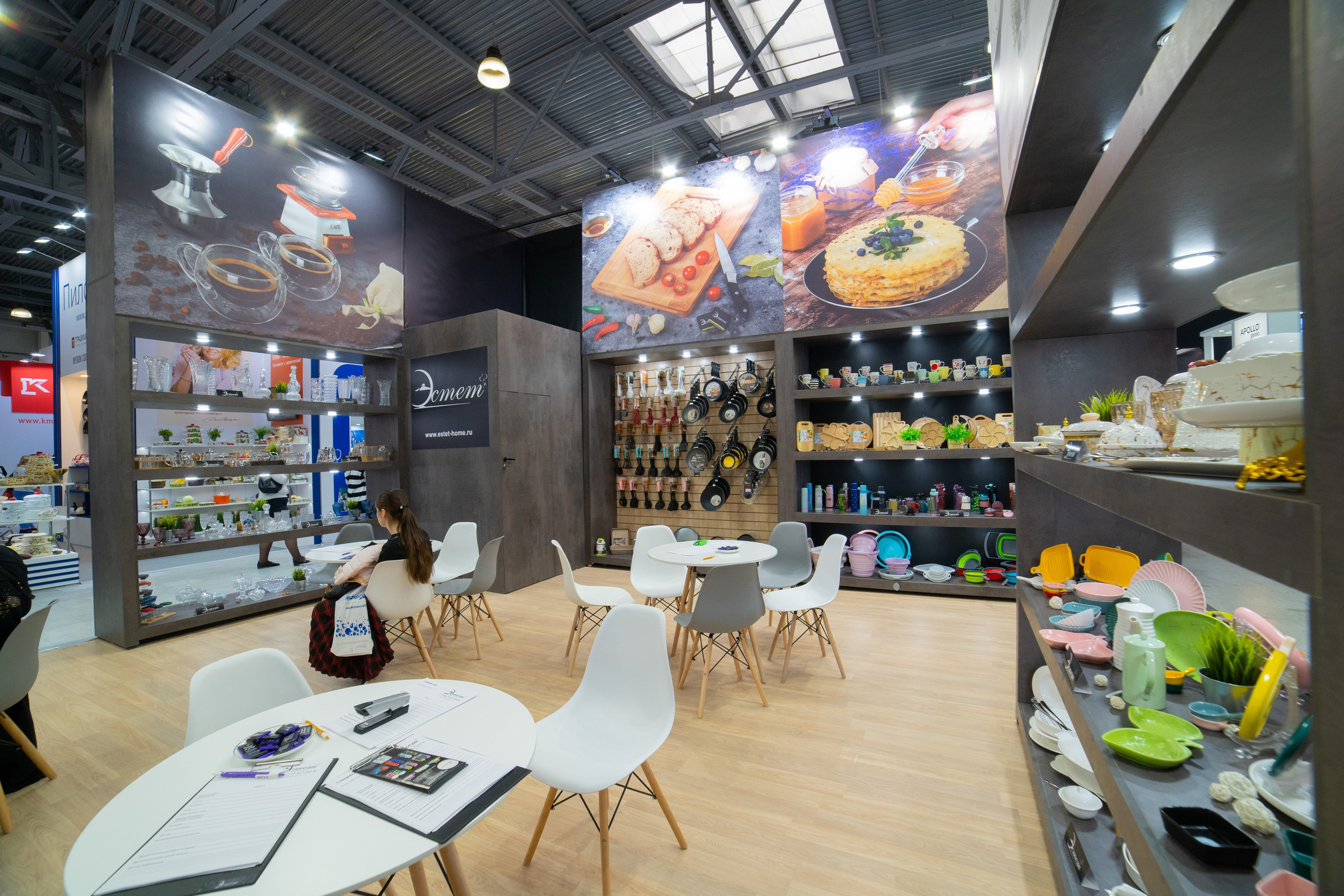 Выставочные стенды. Профессиональный портретный фотограф в Москве Владимир Глаголев