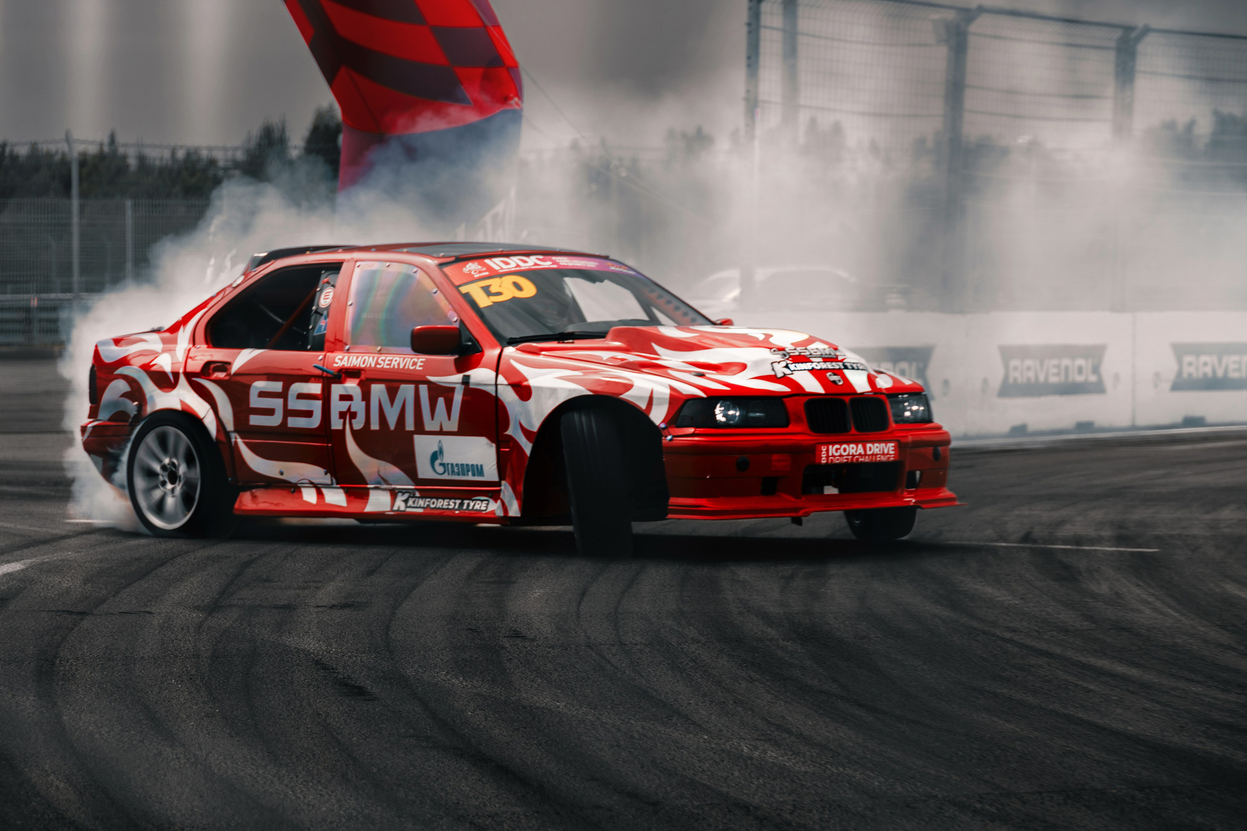 IDDC Этап 2: Бетонный Колизей и блогеры в деле