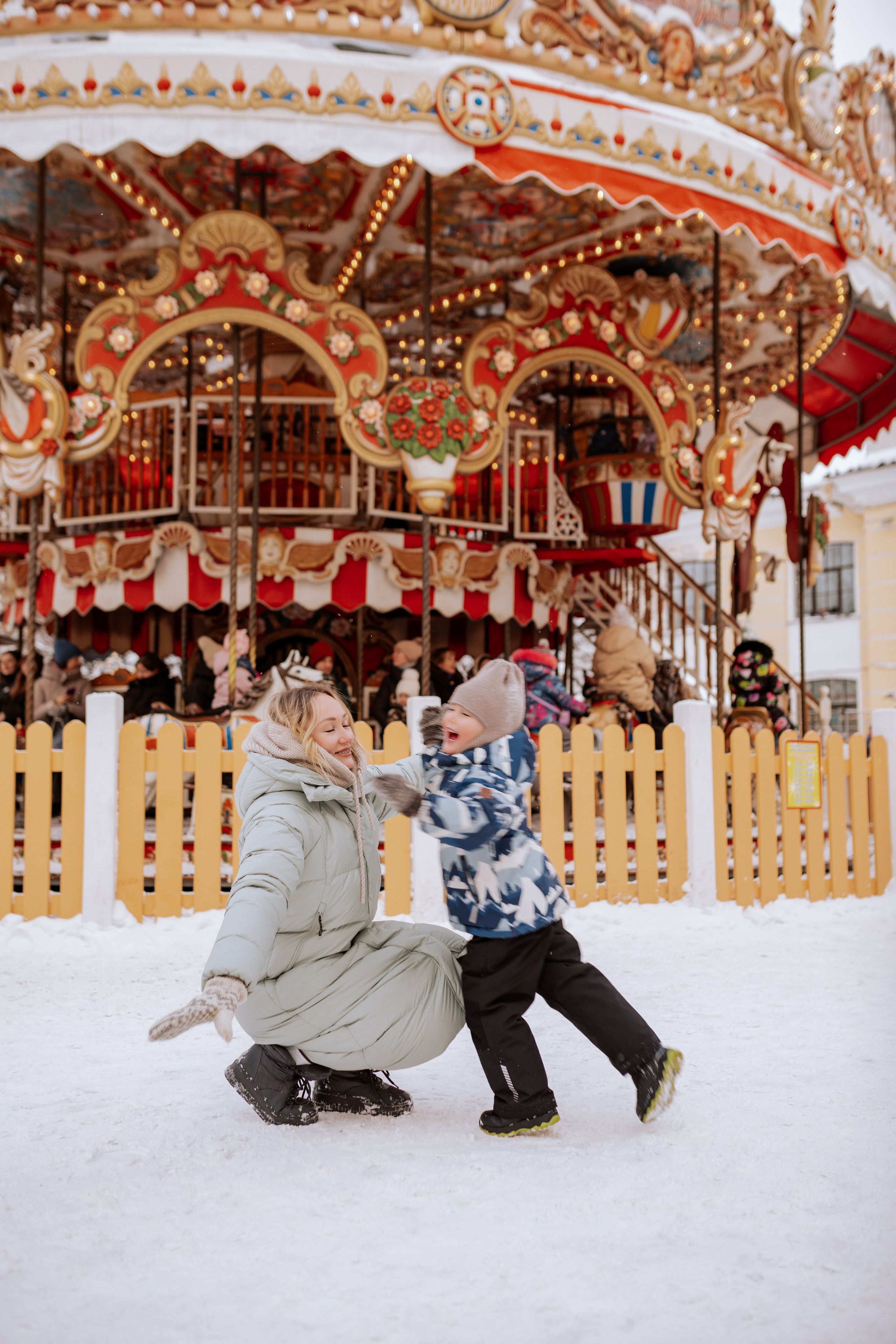 Семейная, Манежная площадь
