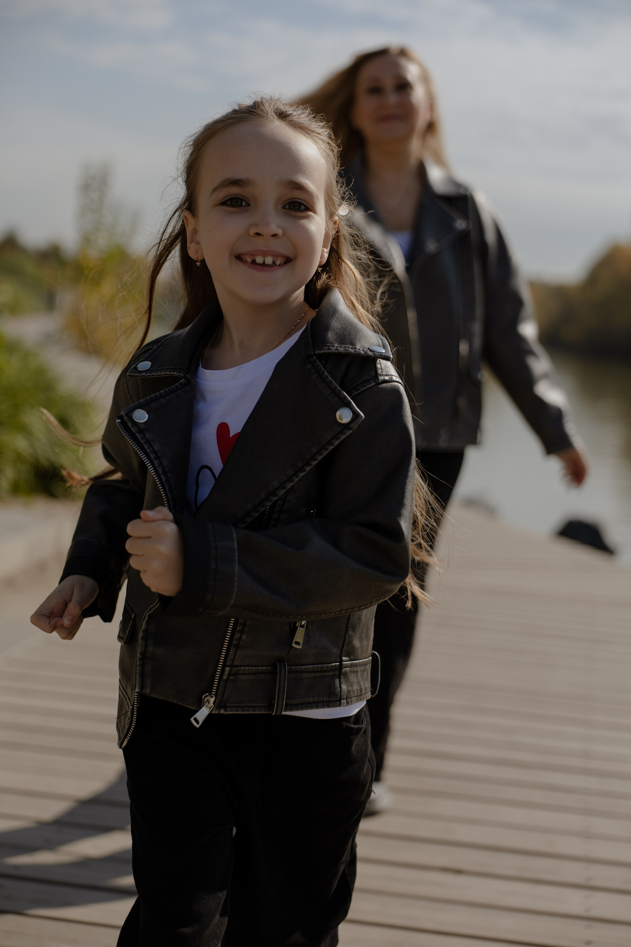 Семейная прогулка мамы и дочки. Фотограф в Новосибирске Екатерина Васильева