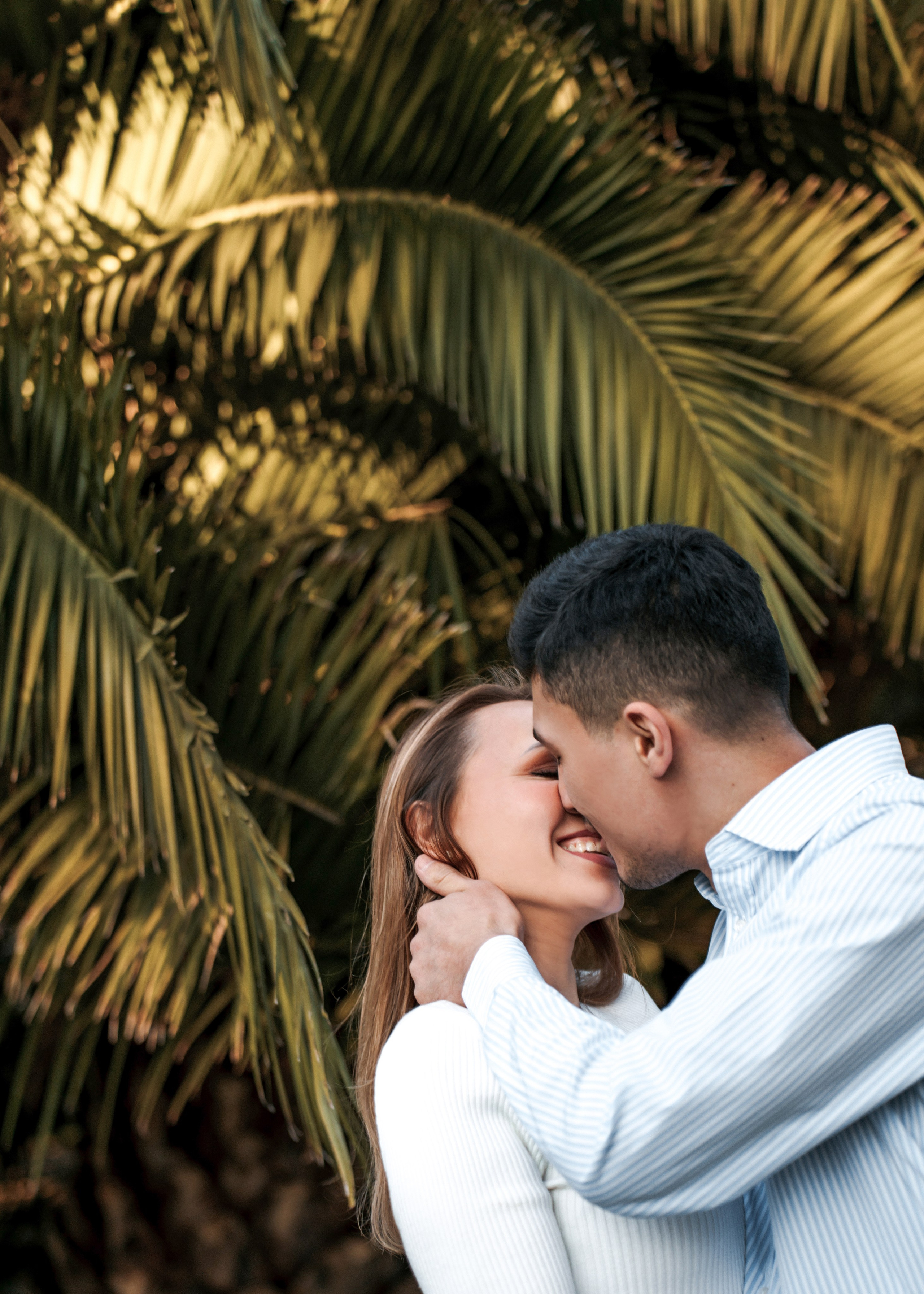 Лав стори фотосессия у моря и в горах в Сочи, Адлере и Красной Поляне. Алина Бернд — свадебный и индивидуальный фотограф в Сочи и Адлере