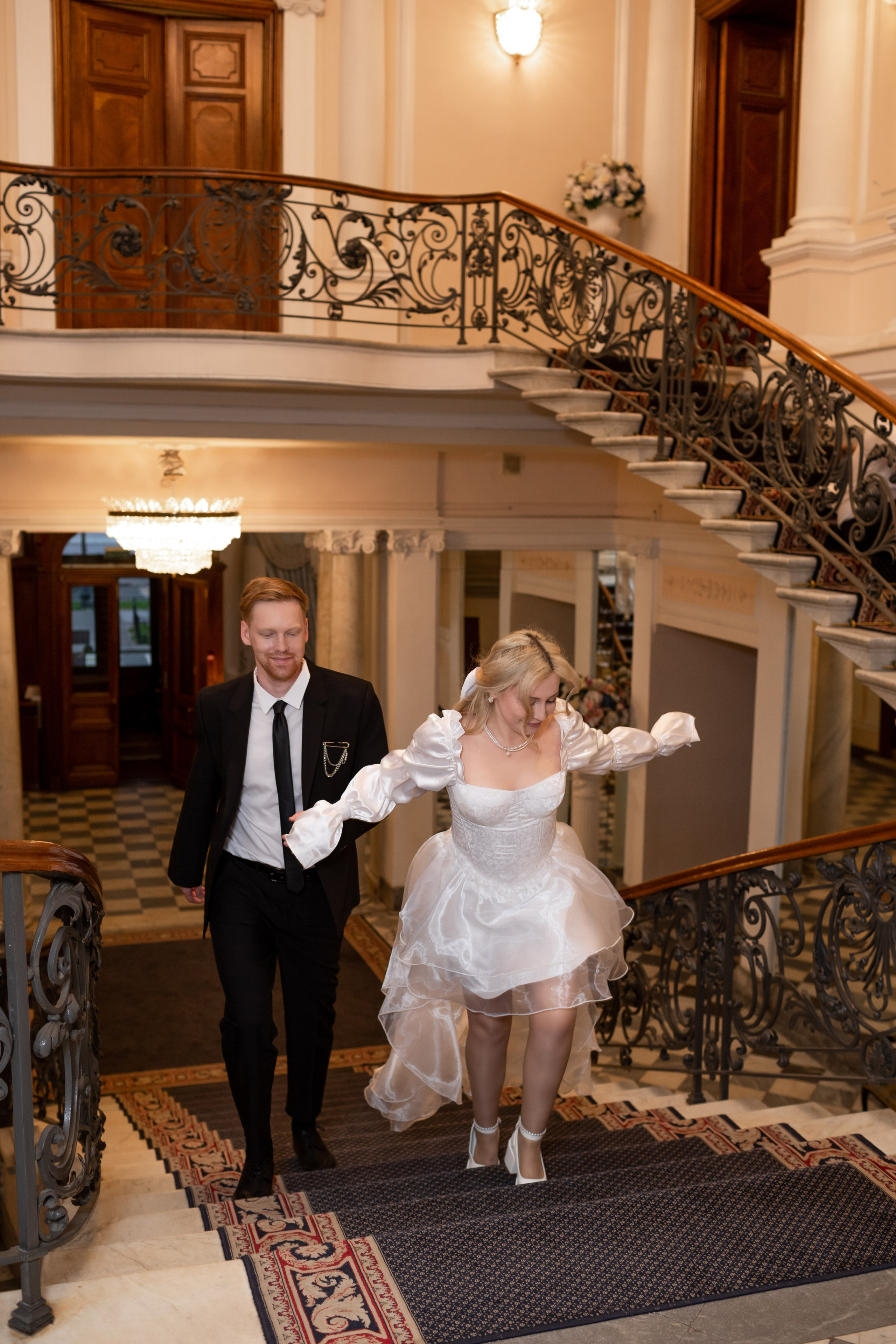 Свадебная фотопрогулка по улицам Петербурга. Свадебный фотограф Кирилл Белый