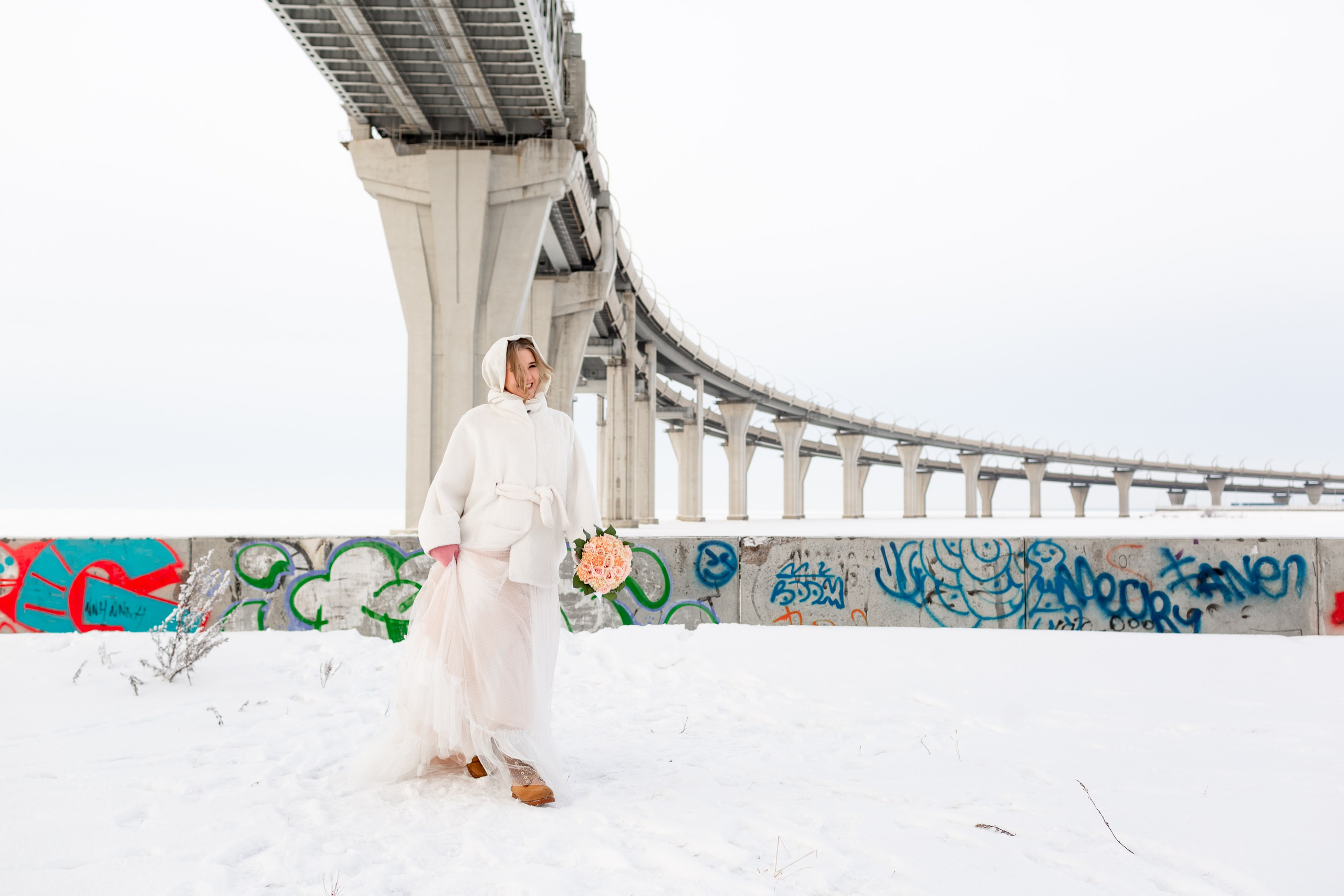 Свадьба зимой, фотопрогулка в снежном городе