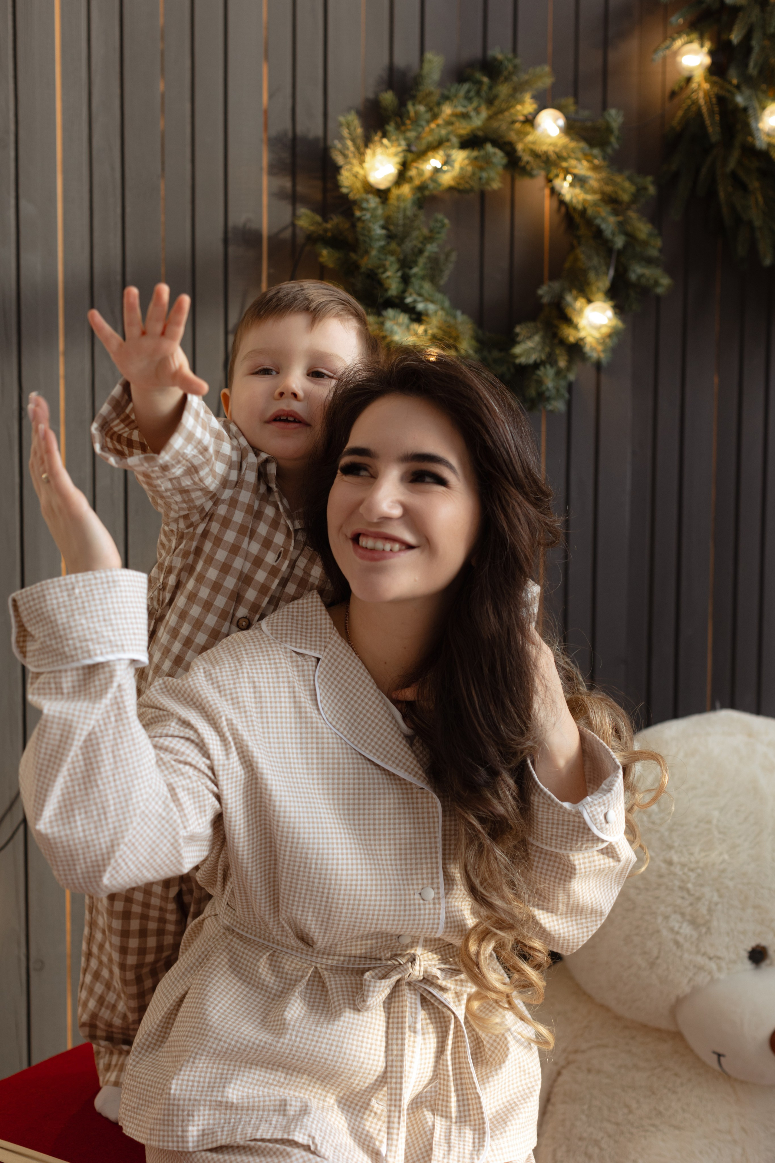 Новогодняя съемка в Историях (Большой зал). Фотограф беременности и новорожденных в Красноярске Вета Ланская