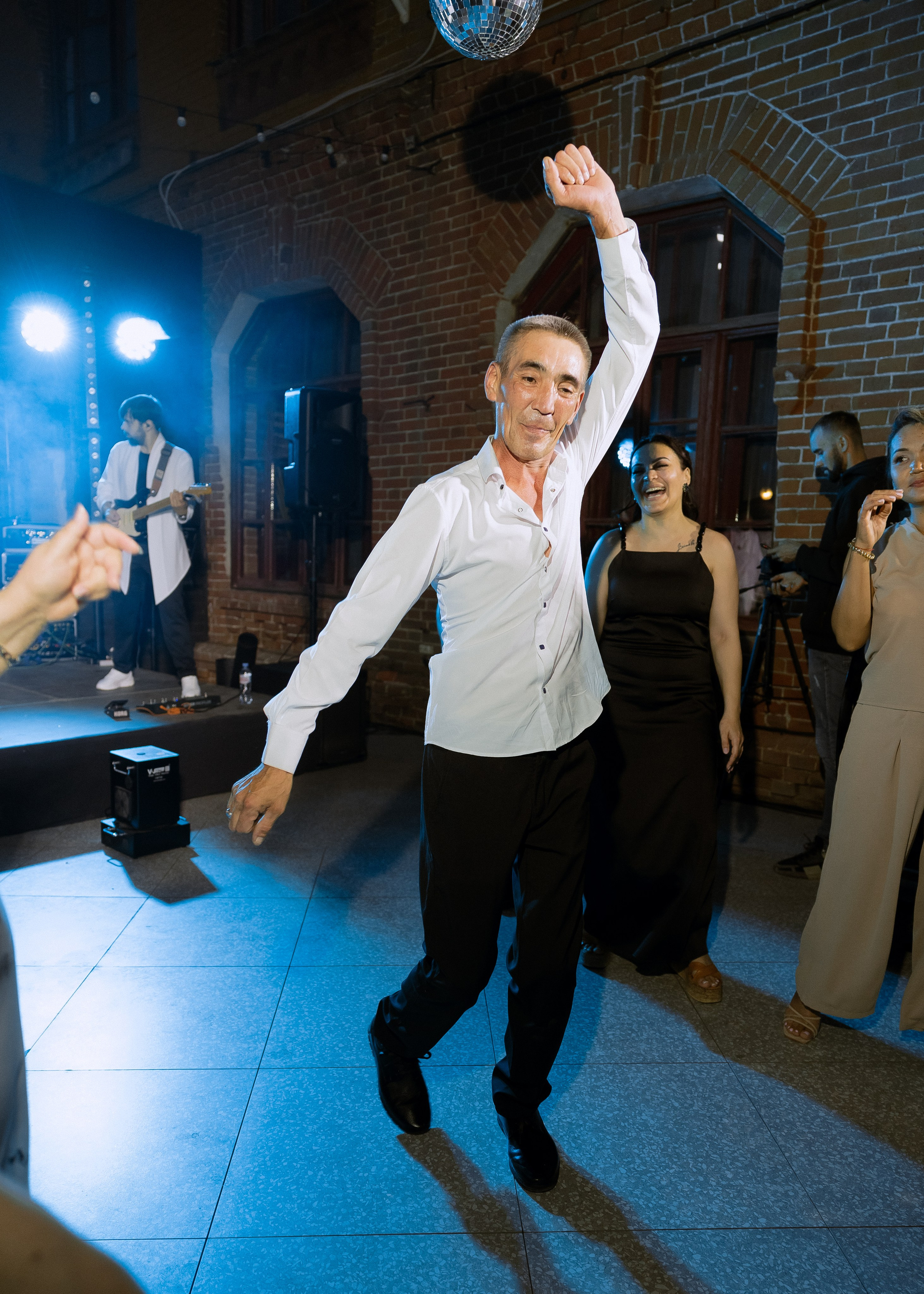 Дмитрий и Алита. Фотограф Эмиль Исякаев