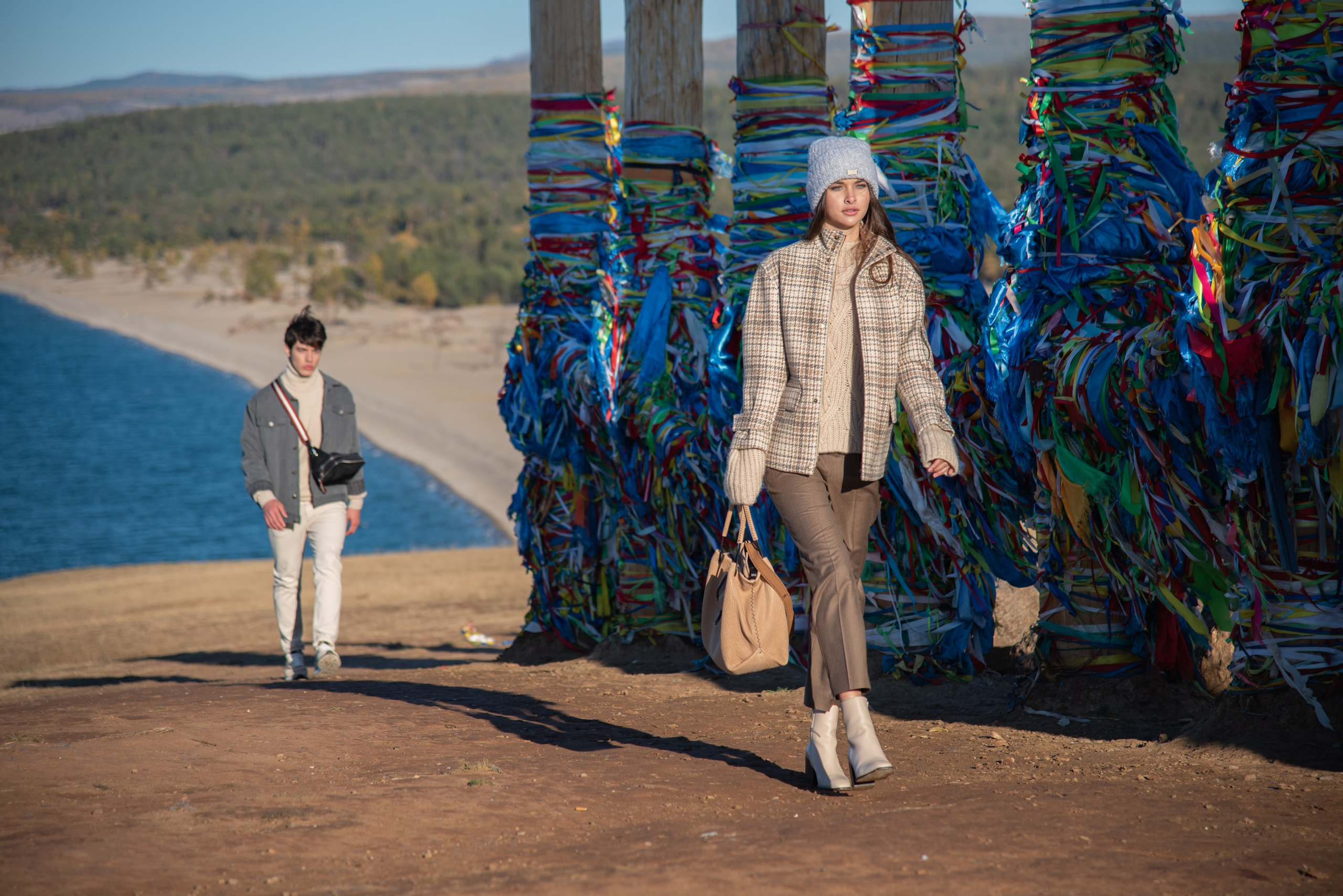 Съёмка одежды на Ольхоне. Занимаюсь профессиональной фотографией и живу рядом с Байкалом. Работаю в разных жанрах