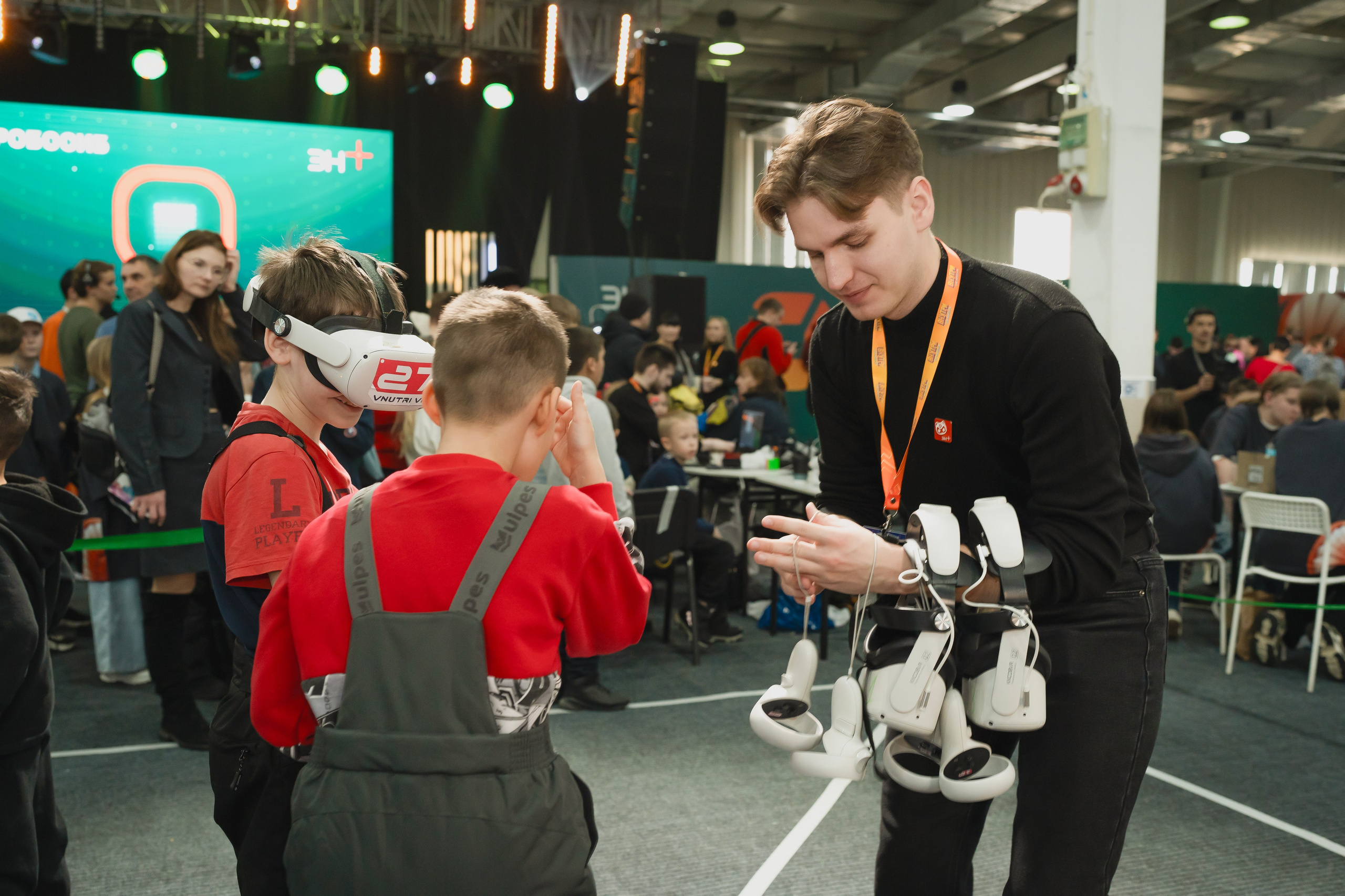 Робосиб в Сибэкспоцентре. Занимаюсь профессиональной фотографией и живу рядом с Байкалом. Работаю в разных жанрах