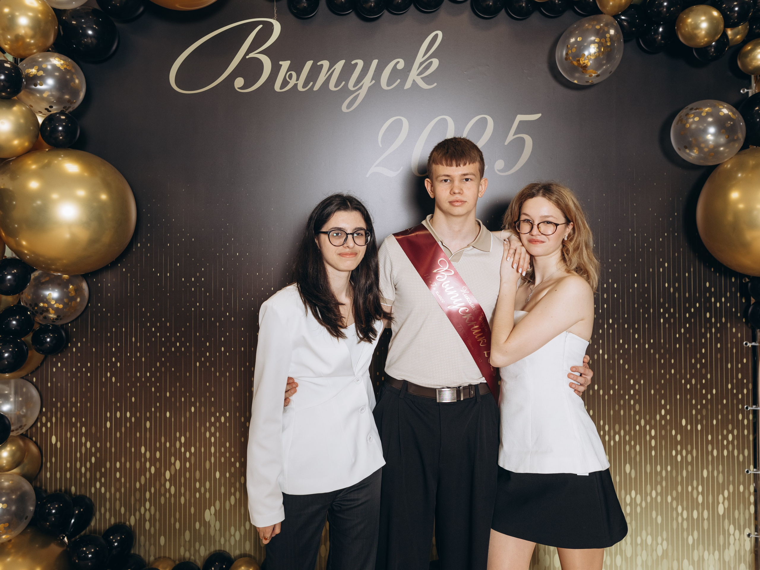 Последний звонок концерт+ фотозона. Фотограф Людмила Оюн