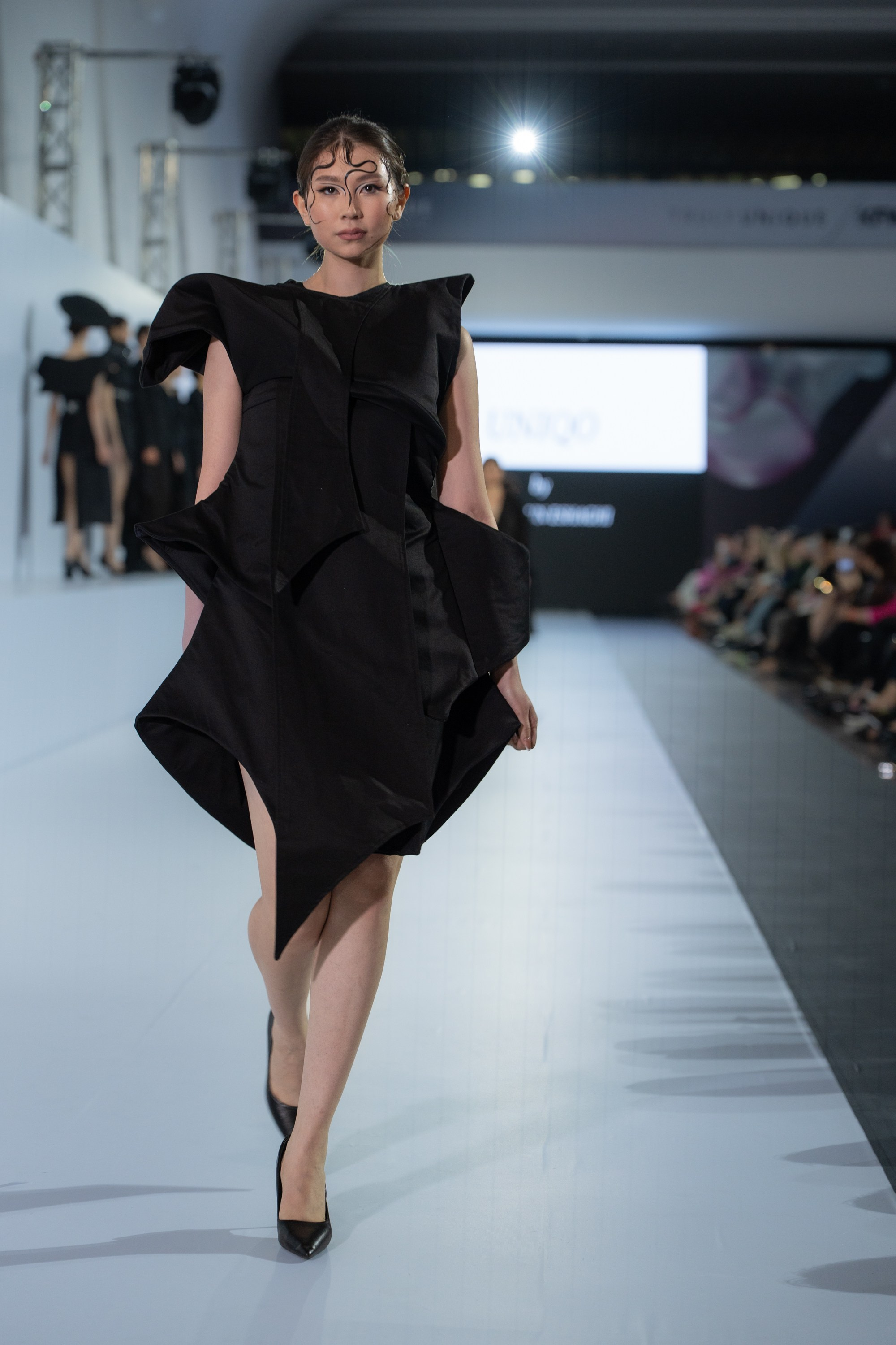 Uniqo by katayoun Eshagi. Сайт Алматинского НЮ АРТ, будуар и фэшн фотографа Дениса Карпенко