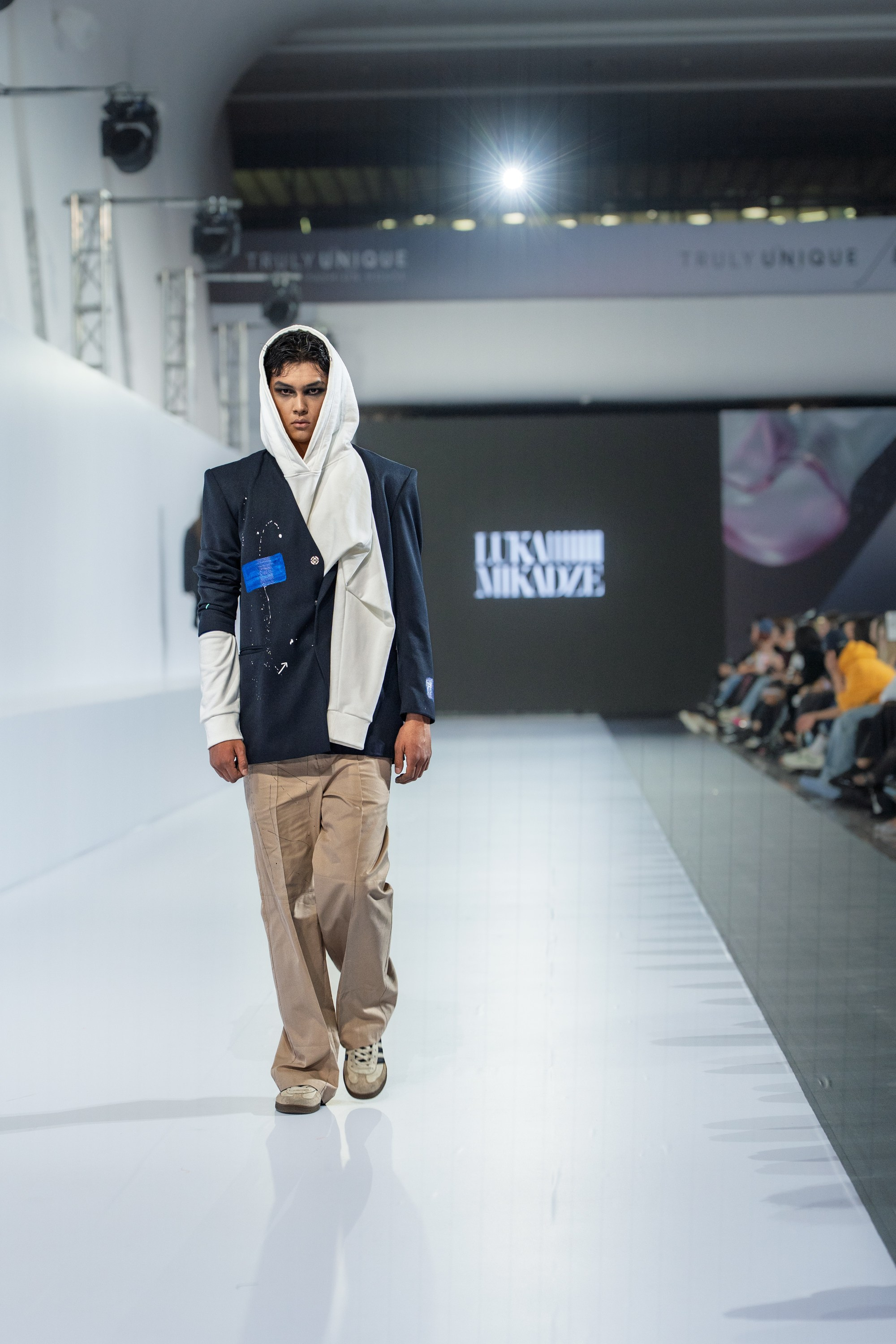 Luka Mikadze. Сайт Алматинского НЮ АРТ, будуар и фэшн фотографа Дениса Карпенко