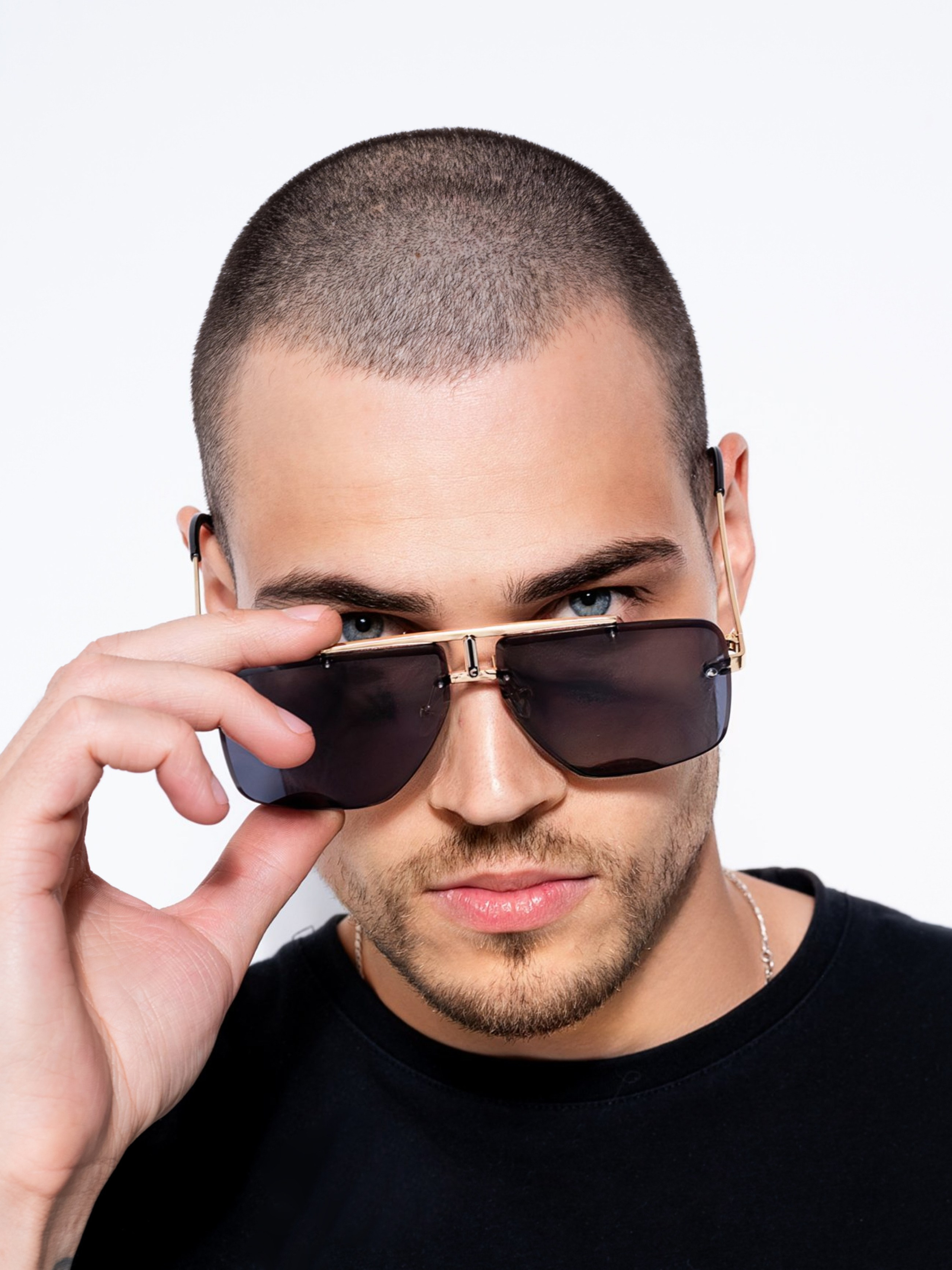 Егор Н. - модель мужчина для маркетплейсов. ТМ Продакшн — Съемка для маркетплейсов в Москве