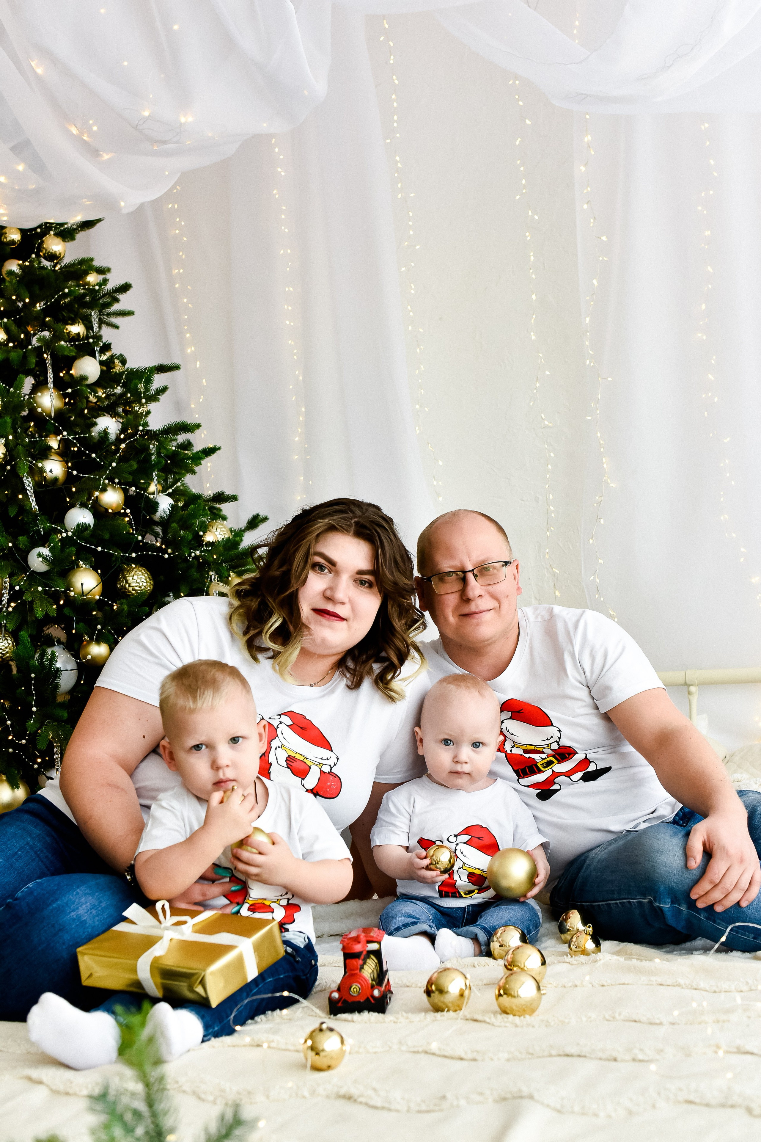 Новогодняя фотосессия для семьи Натальи И Дениса с сыновьями
