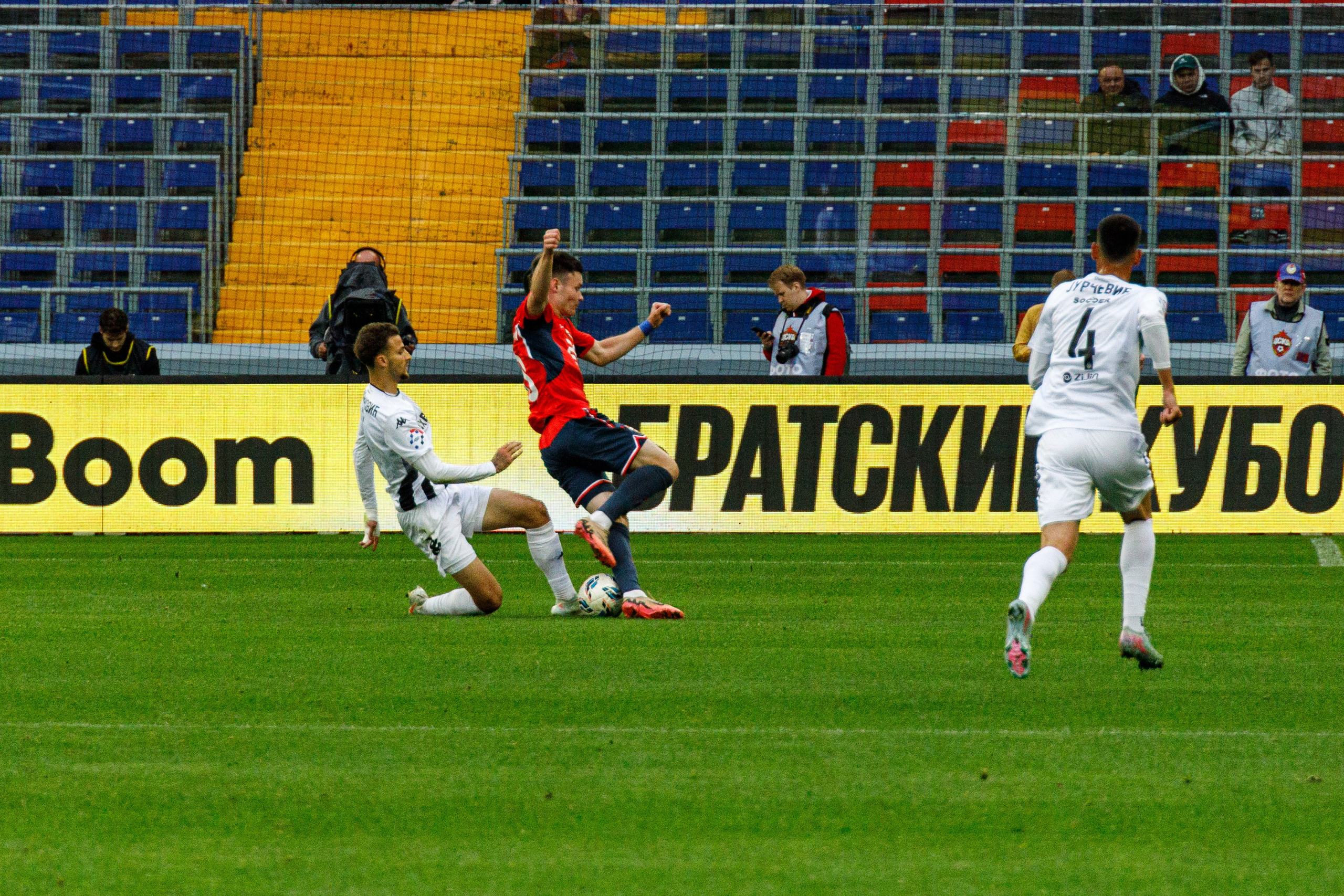 ФУТБОЛ: ЦСКА — ПАРТИЗАН. Фотограф Павел Подшивалов