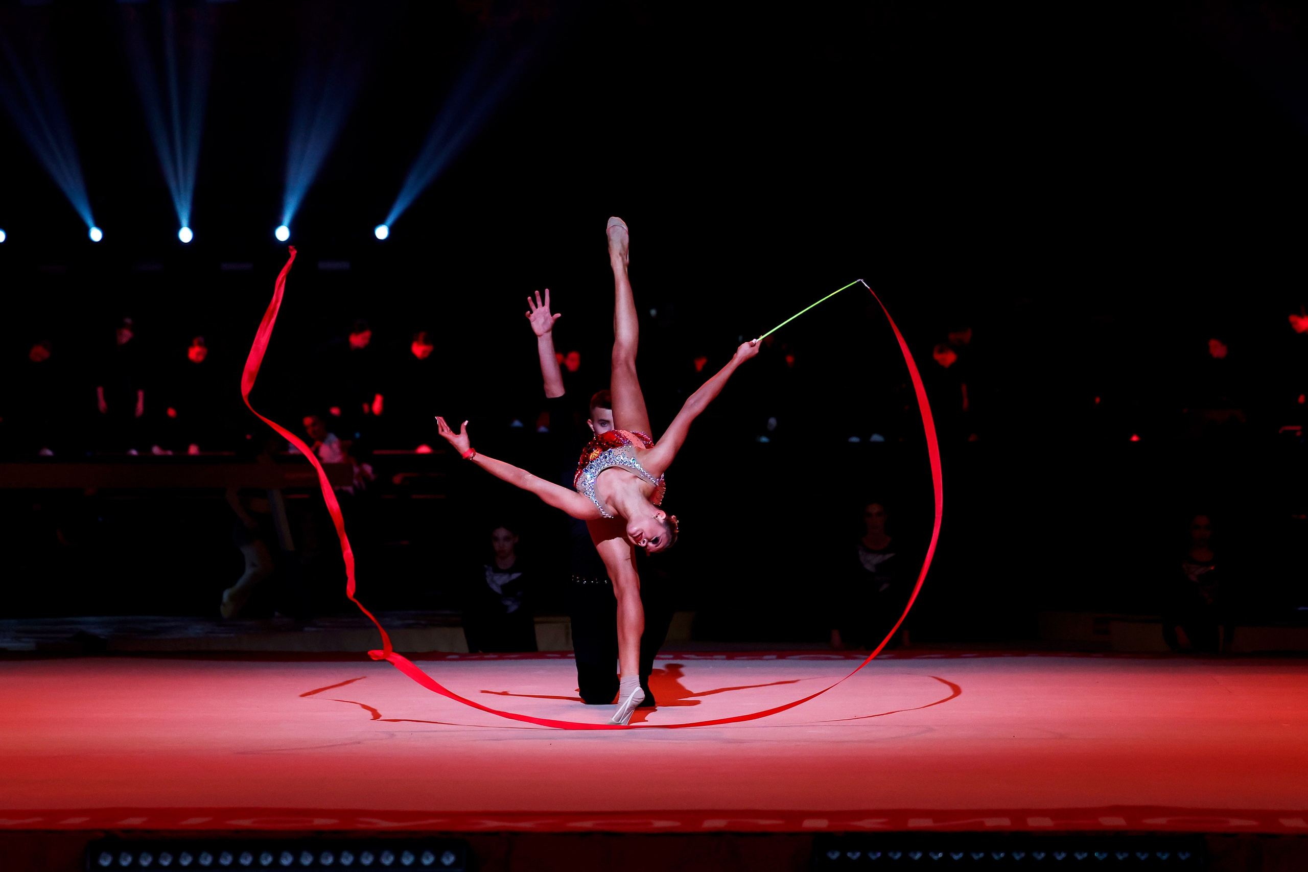 «Дуэль» Шоу Светланы Хоркиной 07.04.2024. Спортивный и репортажный фотограф Антон Тереханов