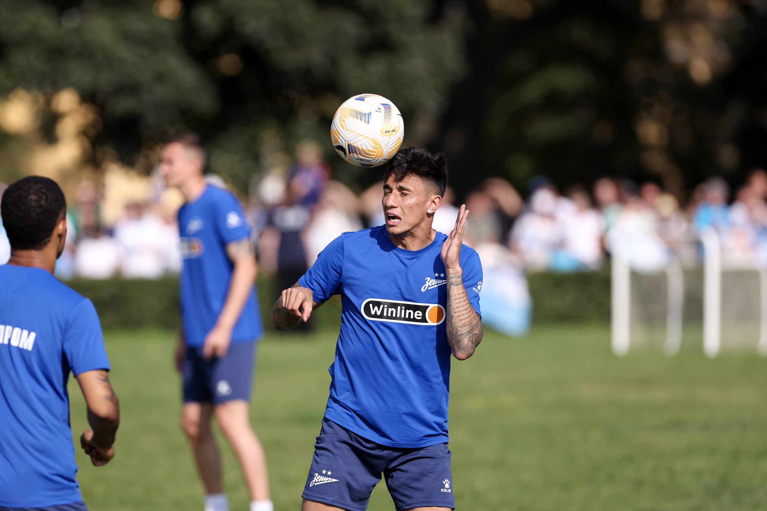 Открытая тренировка ФК «Зенит» Санкт-Петербург. Спортивный и репортажный фотограф Антон Тереханов