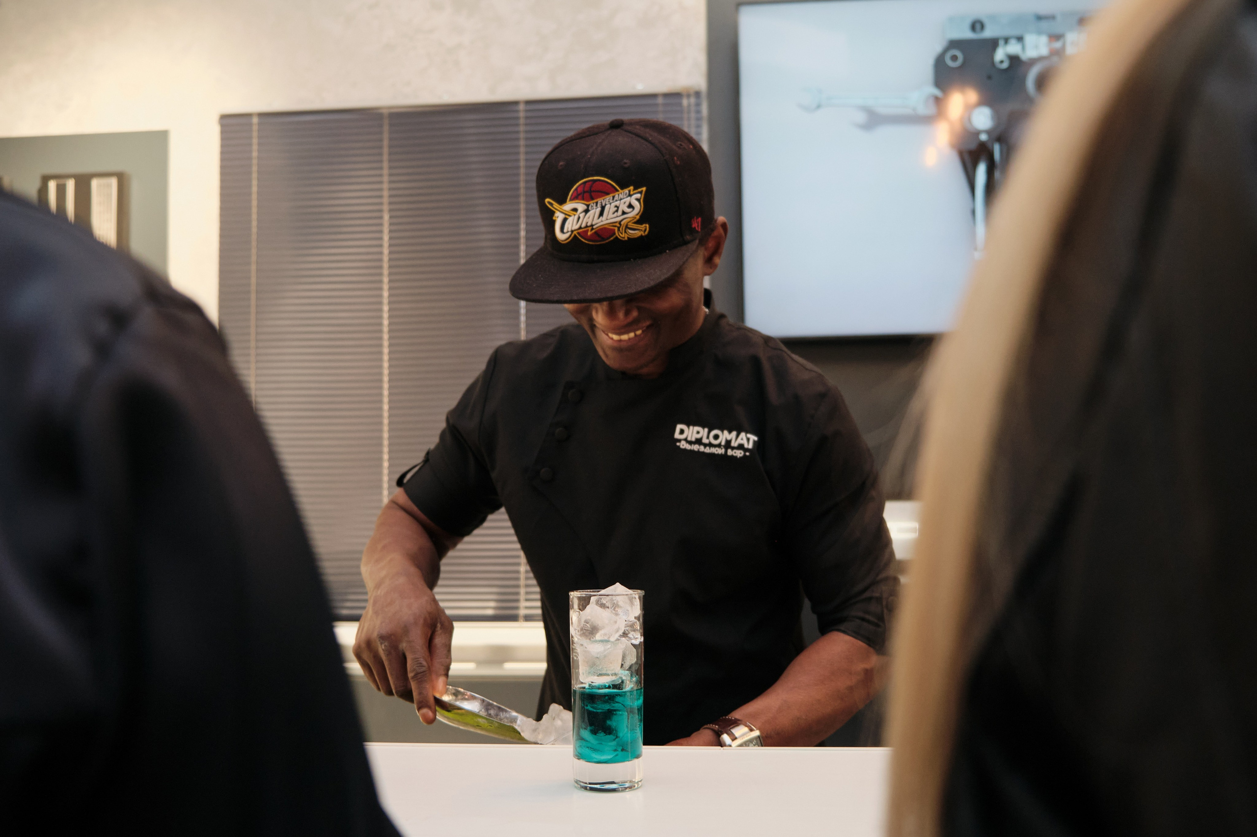 Открытие салона 100 градусов. Антон Ив