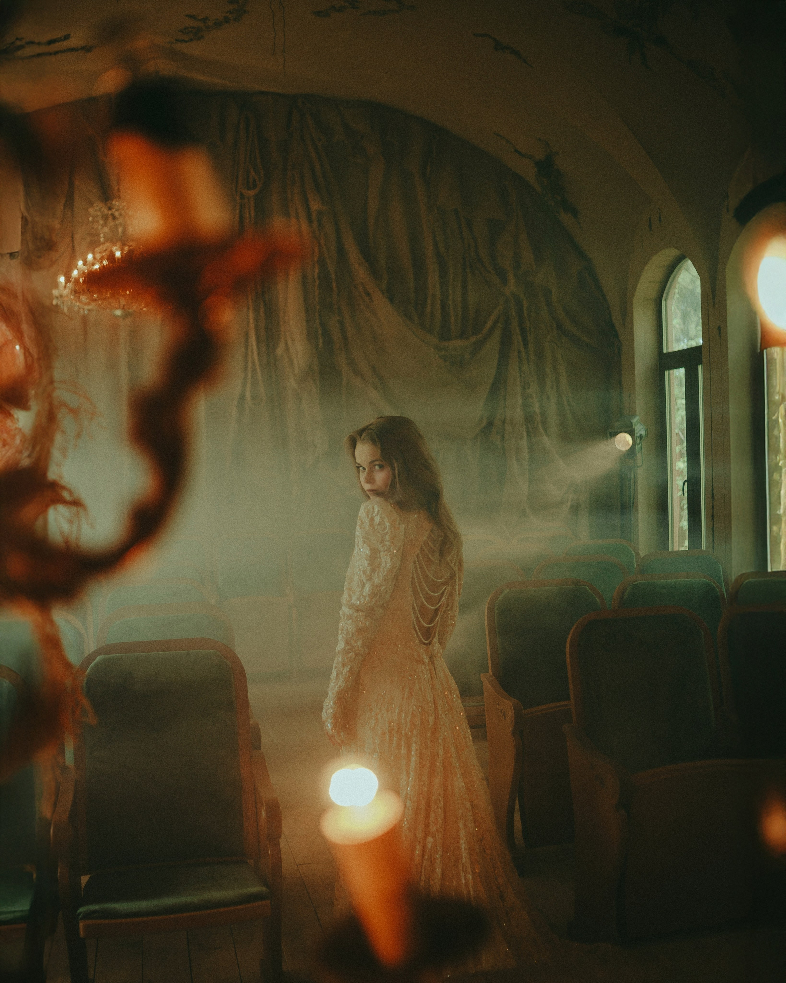 Москва. Заброшкнный театр. Алина. Фотограф Брянск