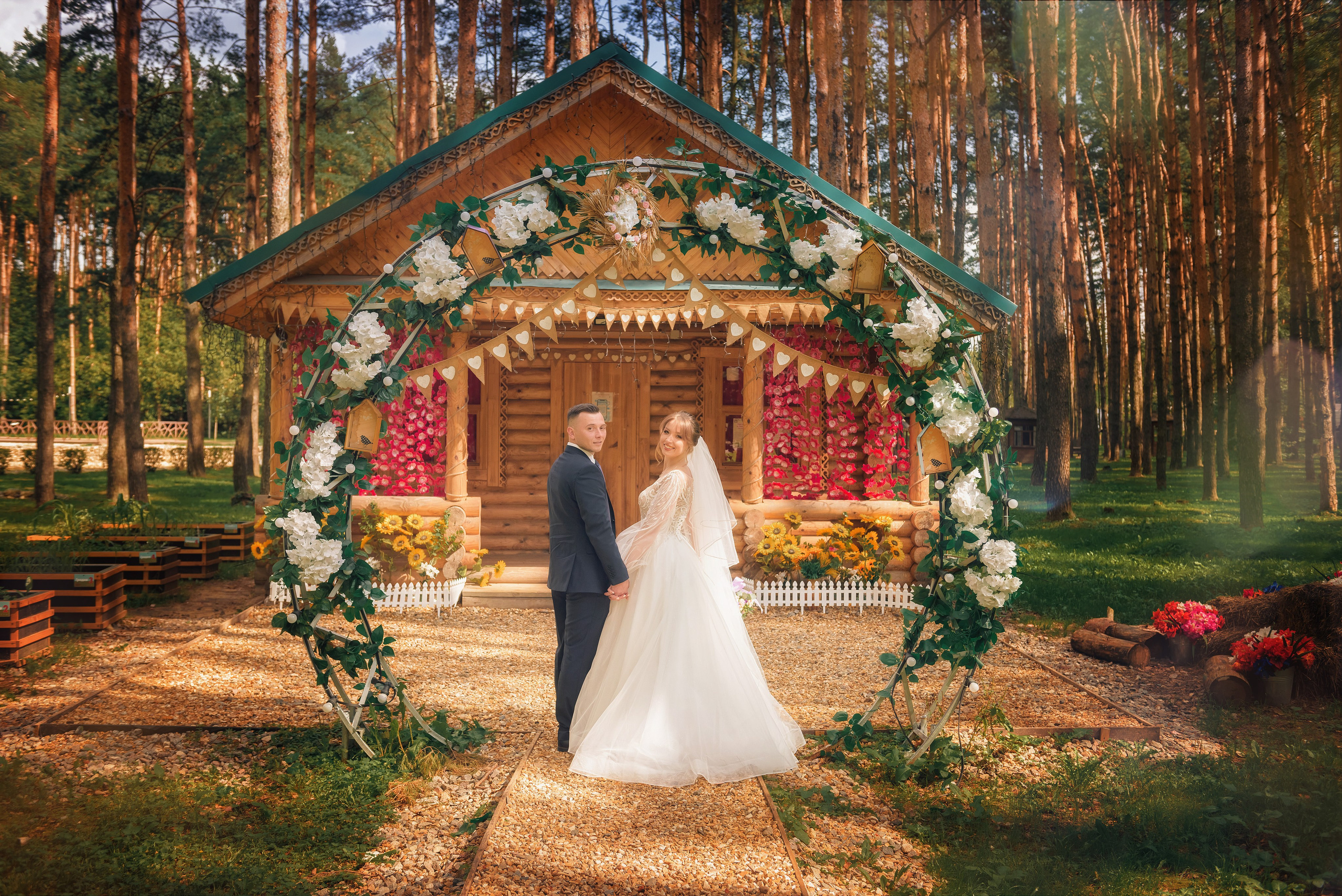 Фотосессия молодоженов в подмосковном парке