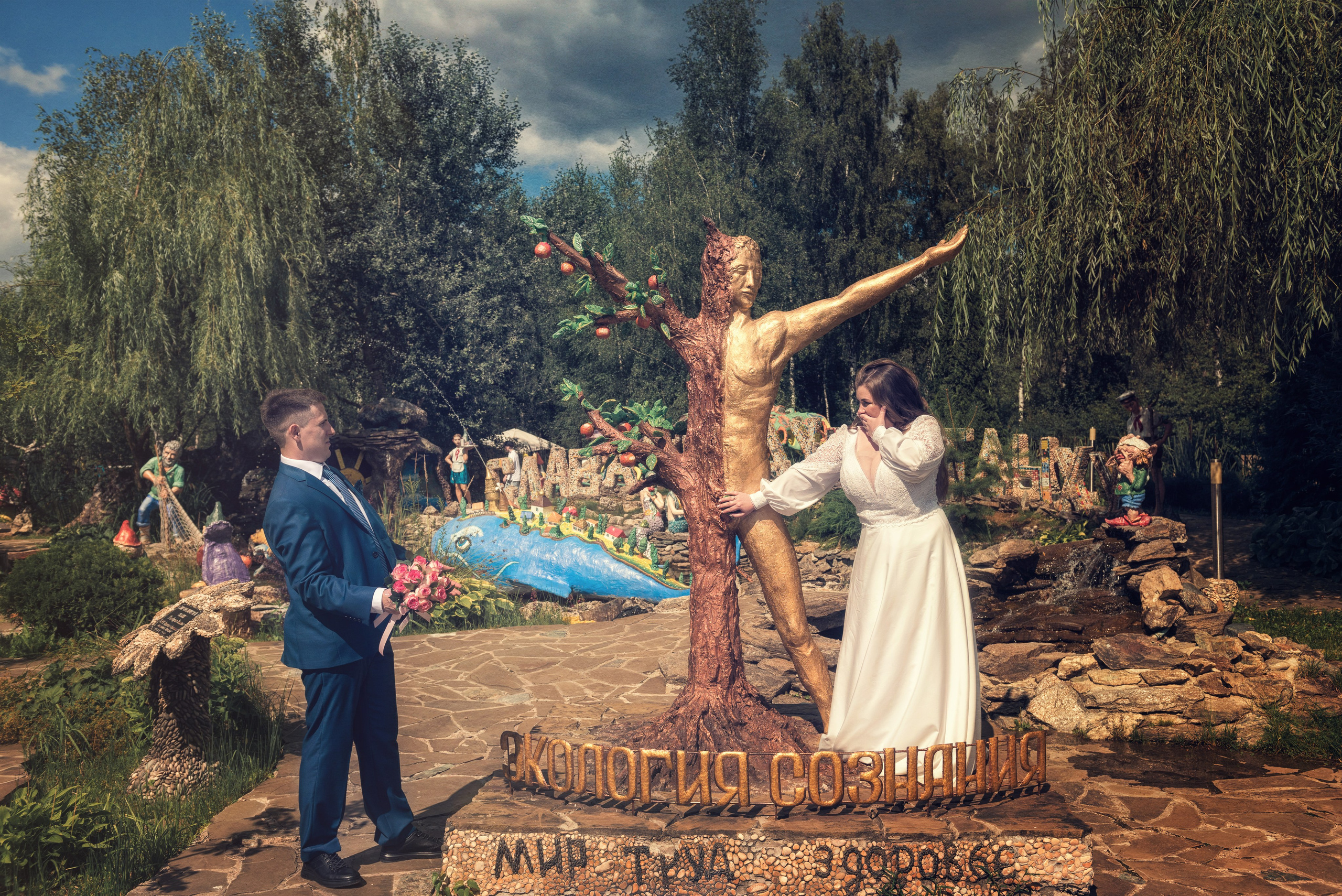 Свадебная фотосессия Сергея и Кристины в Парке Сказок. Творческая студия «Махавик». Свадебная фотография и видеосъёмка в Подольске