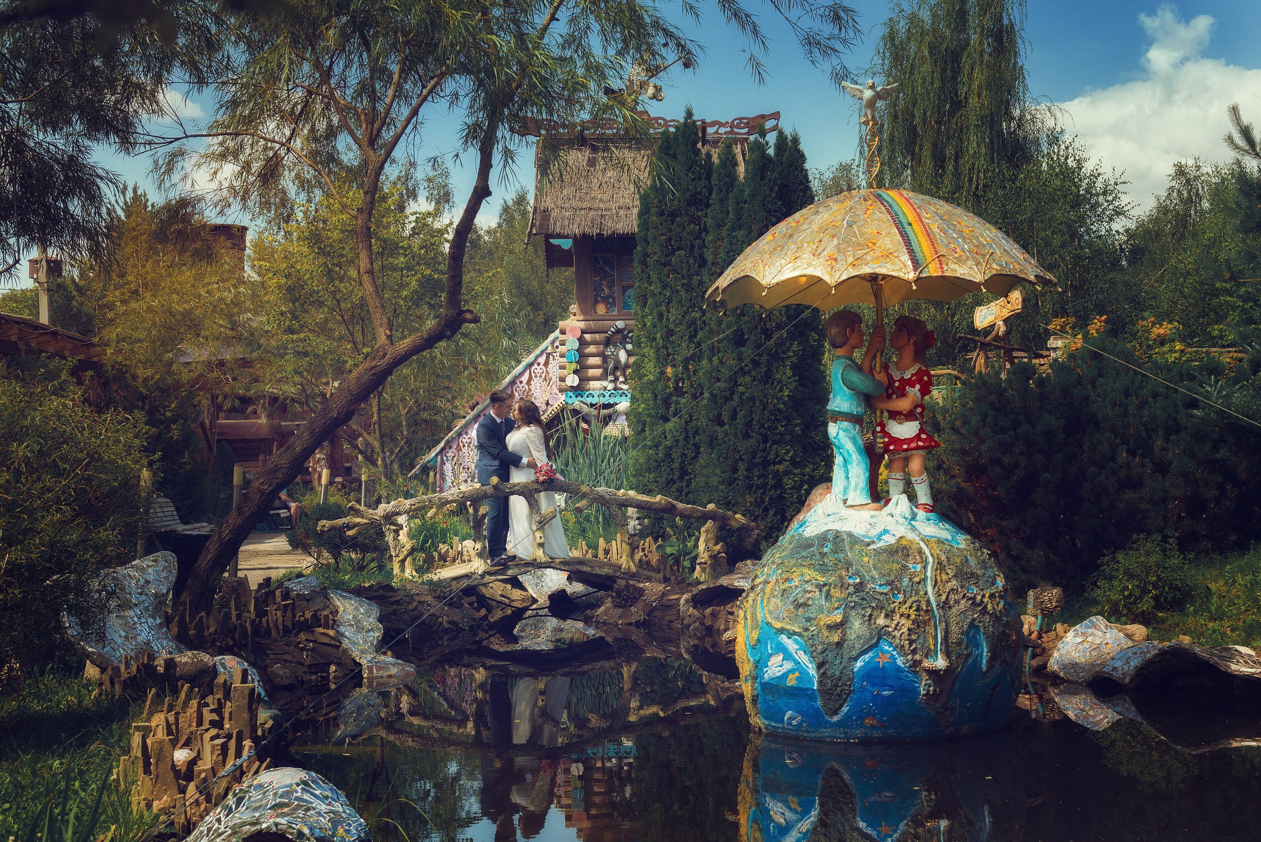 Свадебная фотосессия Сергея и Кристины в Парке Сказок. Творческая студия «Махавик». Свадебная фотография и видеосъёмка в Подольске