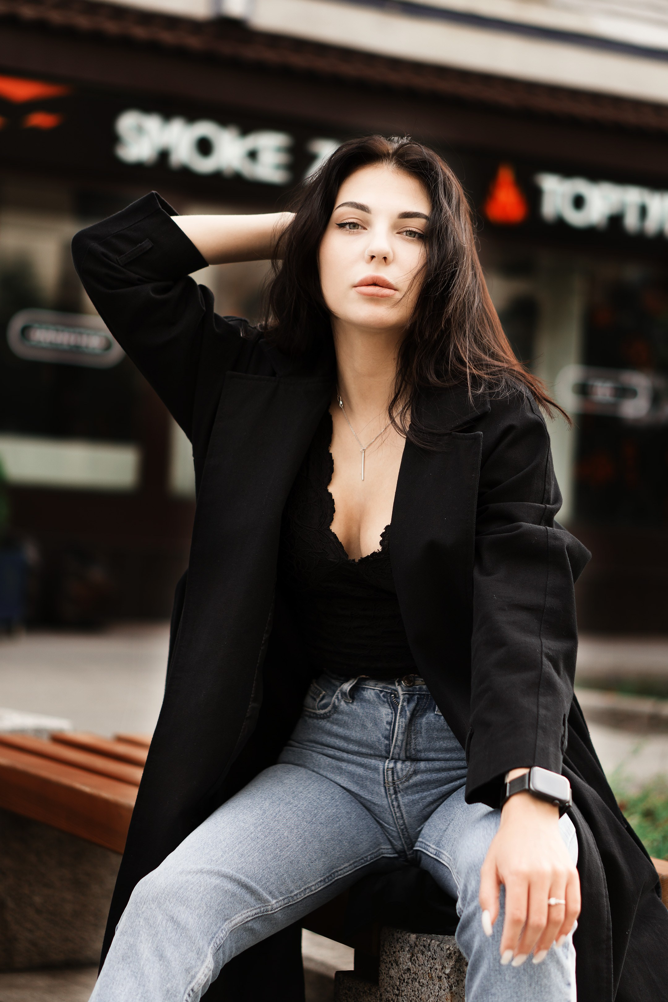 Девушка гуляет по Самаре