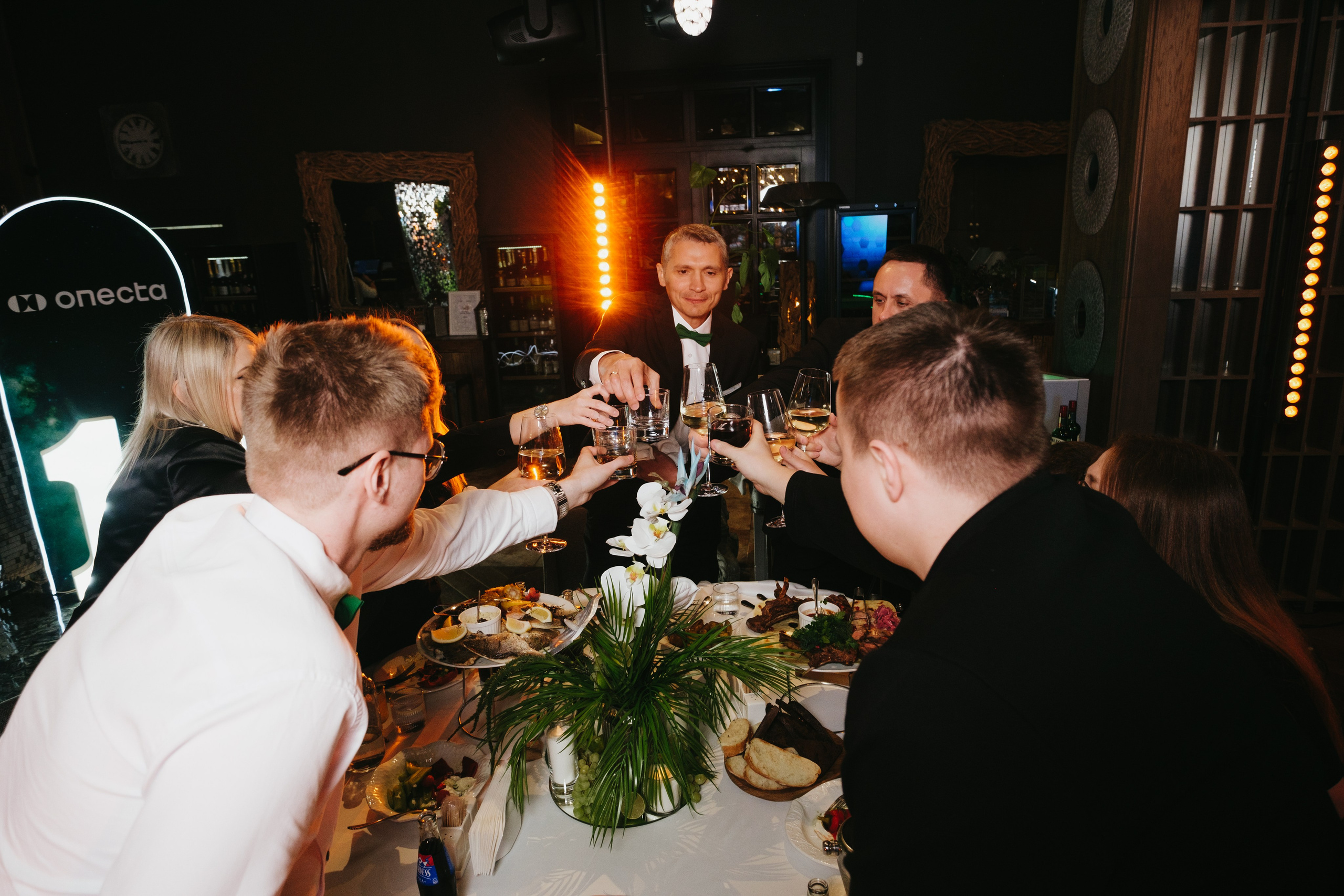 Корпоратив в Сириусу (Адлер) 10 лет компании. Свадебный фотограф Денис Ожигин в Краснодаре и крае. Эмоциональная и стильная съемка вашего дня