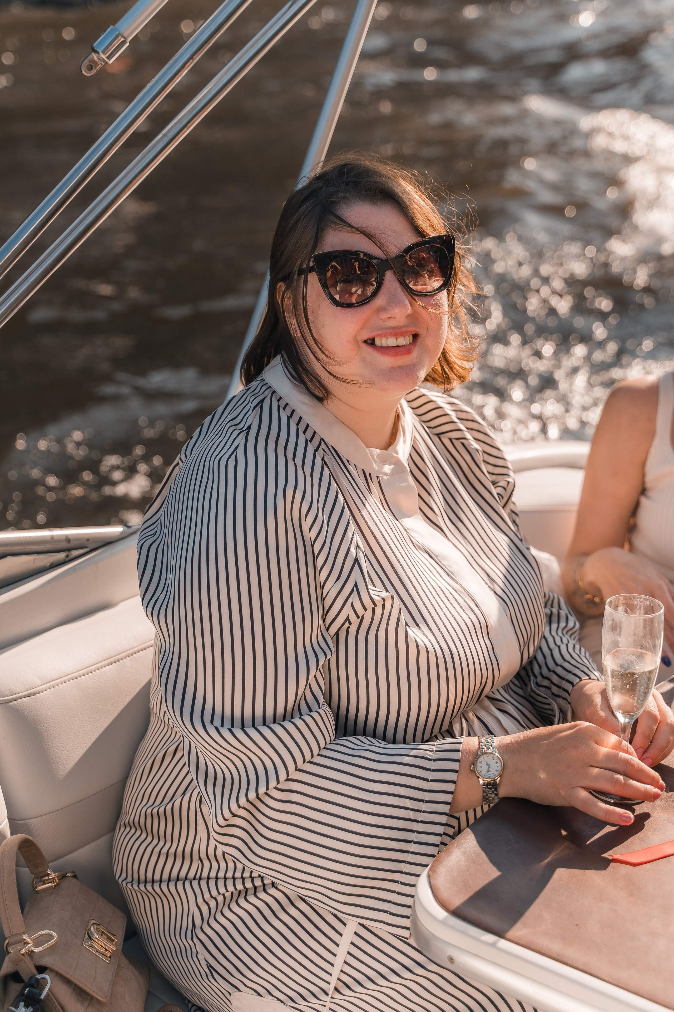 Фотосъемка девичника, встреча девушек, веселые женские портреты