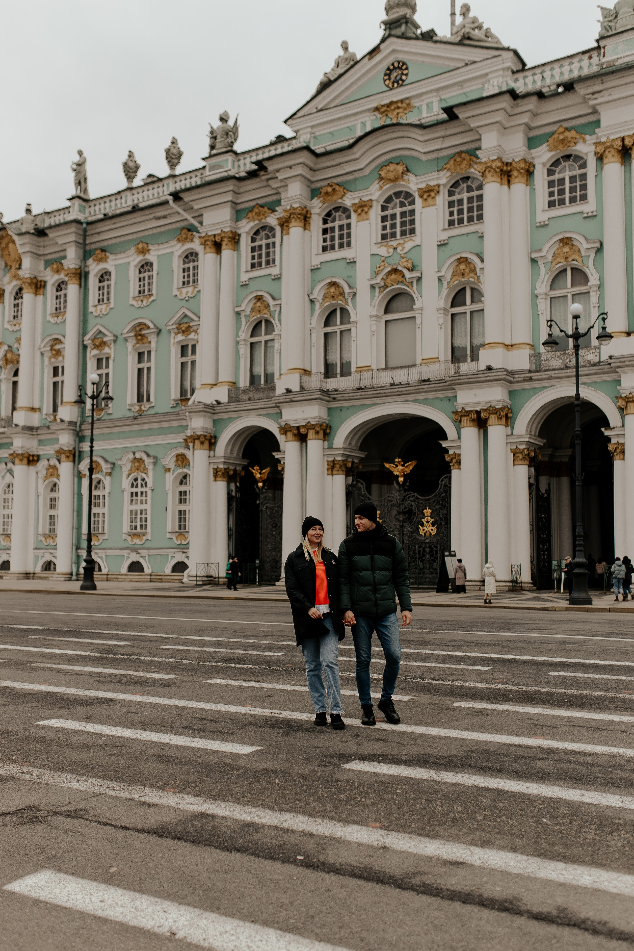 Поцелуй у Эрмитажа. Фотограф в Санкт-Петербурге Лиза Семченкова