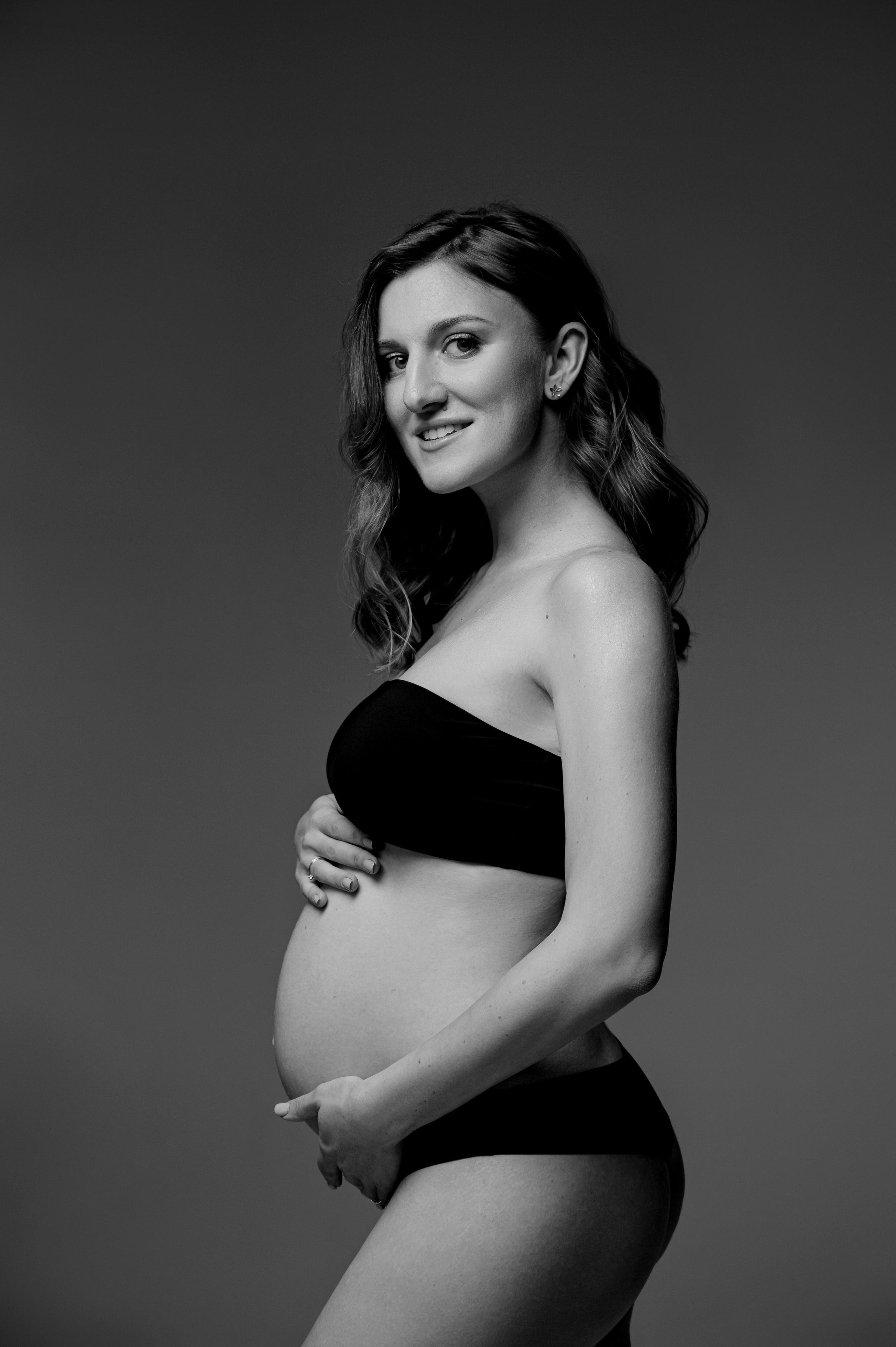 Фотосессия беременности СПб. Профессиональный фотограф беременности в СПБ. Стильные фотосессии беременности в стиле минимализм и классическая фотография