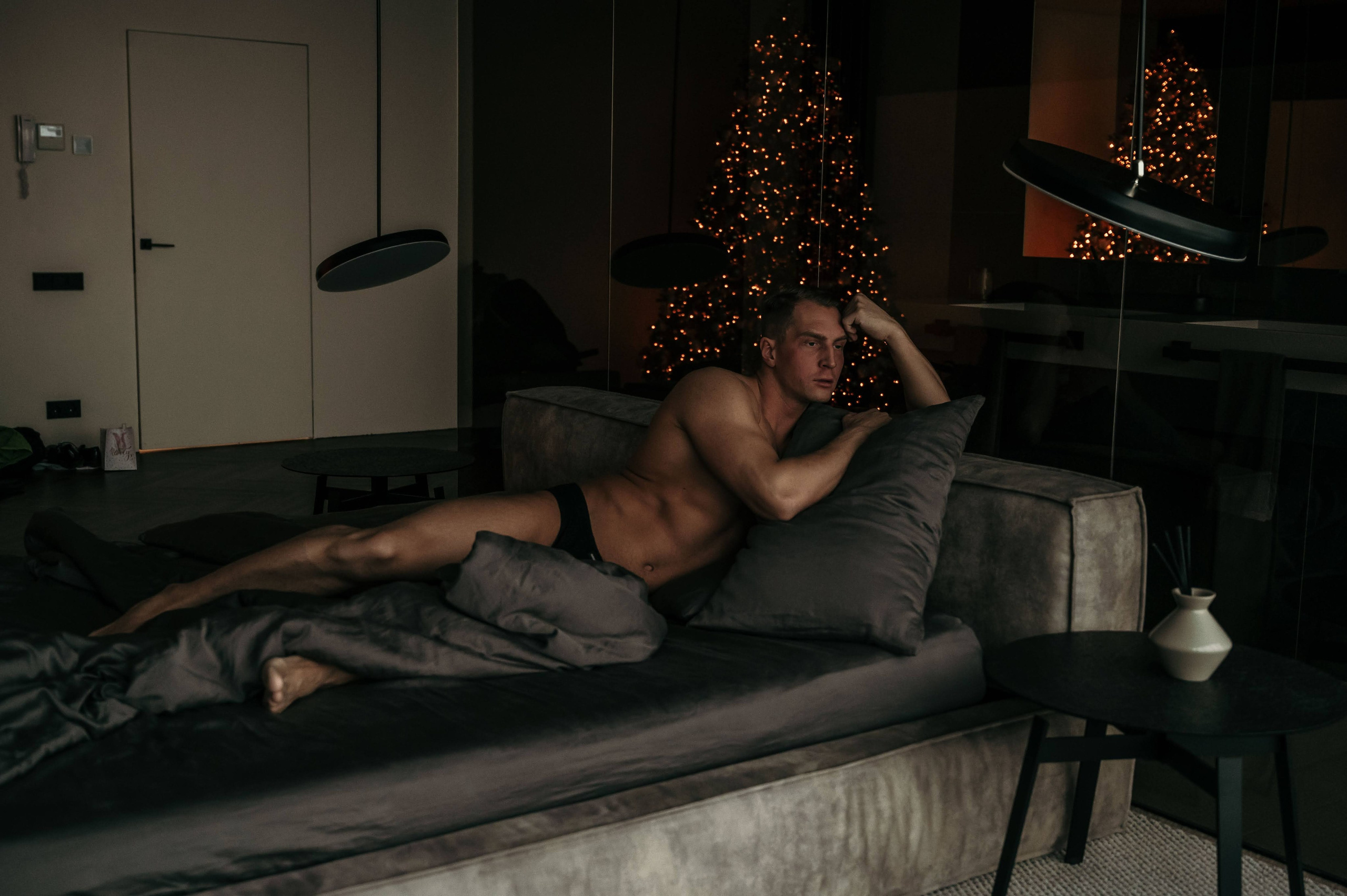 Андрей. Профессиональный фотограф беременности в СПБ. Стильные фотосессии беременности в стиле минимализм и классическая фотография